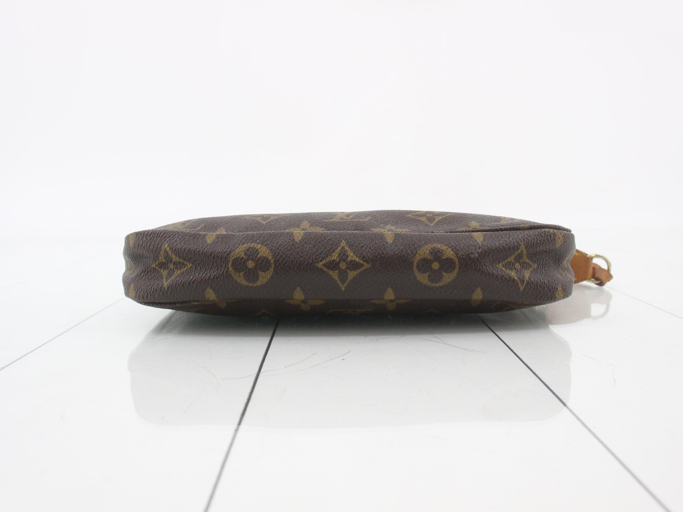 Accessory pouch — view 3