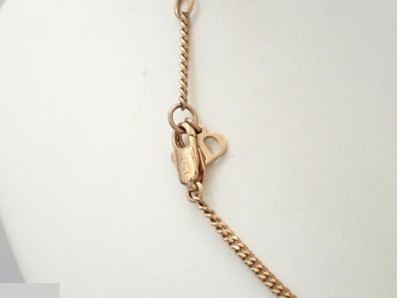 Necklace, stone missing, rust. — view 2