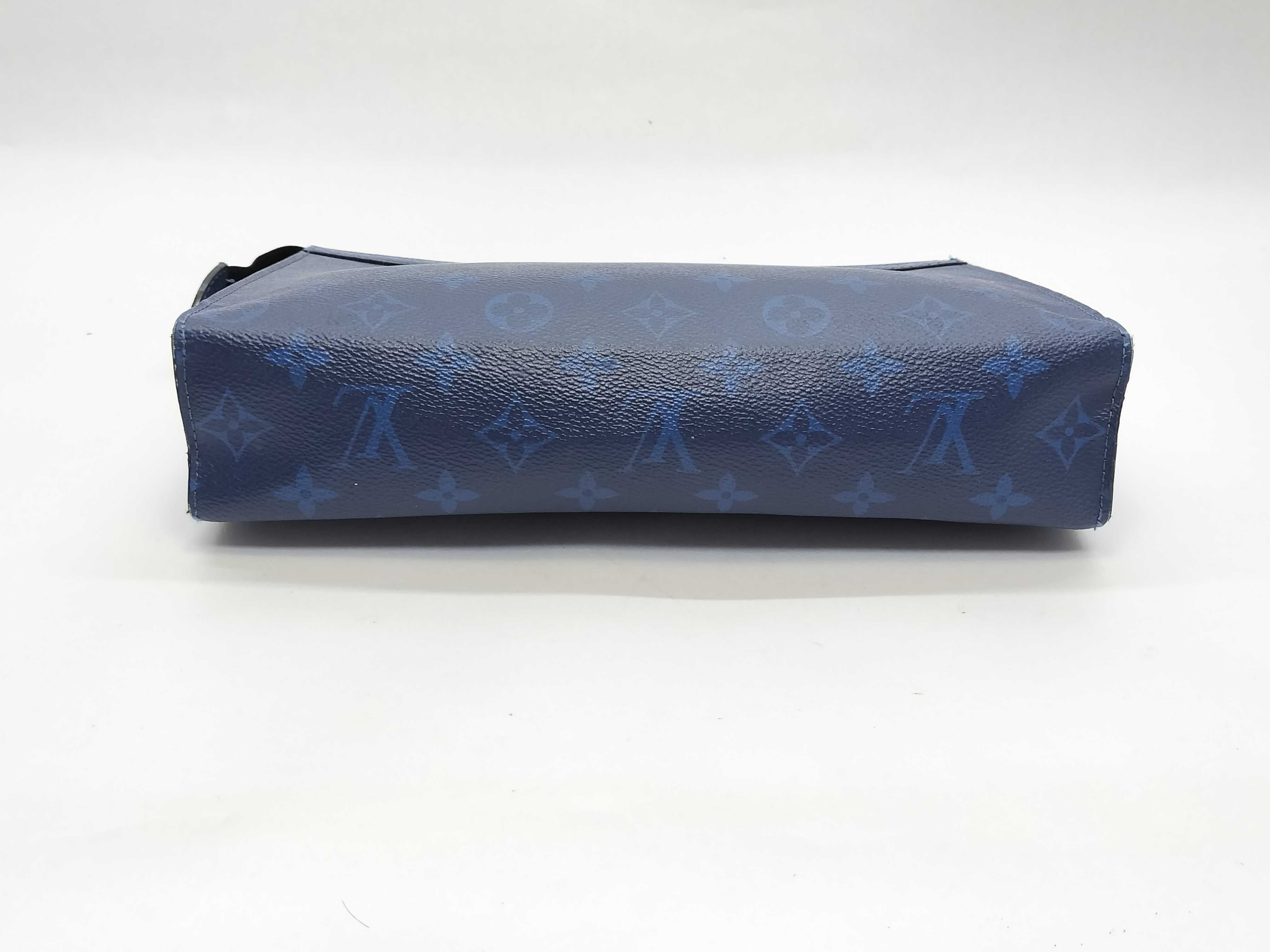 Monogram Taigarama Pochette Voyage MM Clutch Bag — view 4