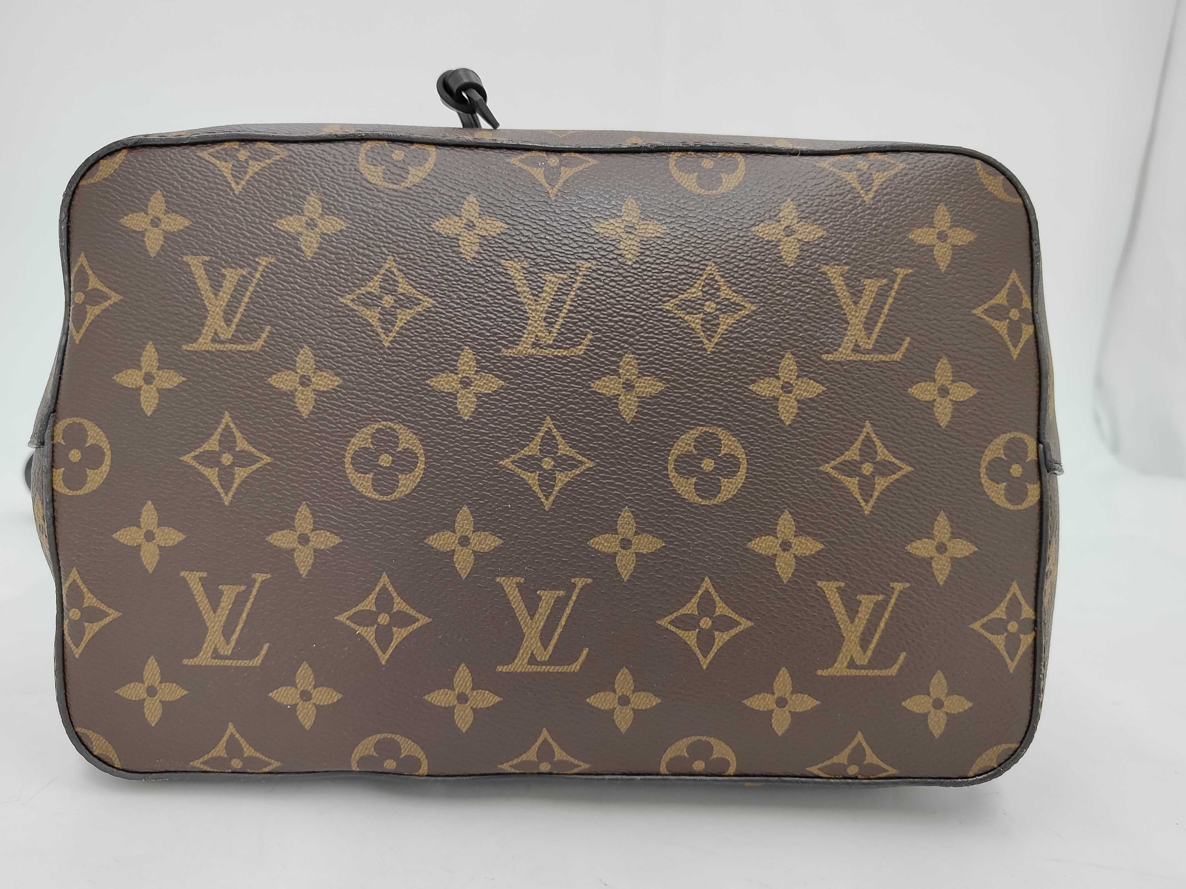 Monogram 44020 Neo Noe Noir Shoulder Bag — view 7