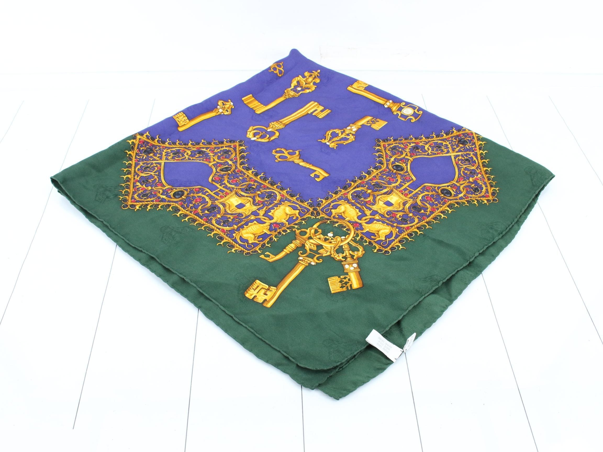 Scarf with key pattern, green x blue — view 2