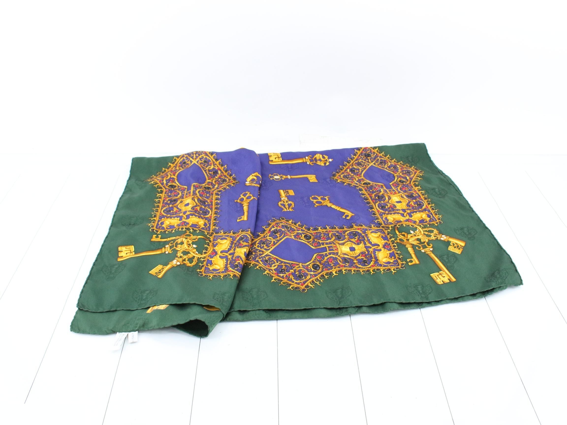 Scarf with key pattern, green x blue — view 3