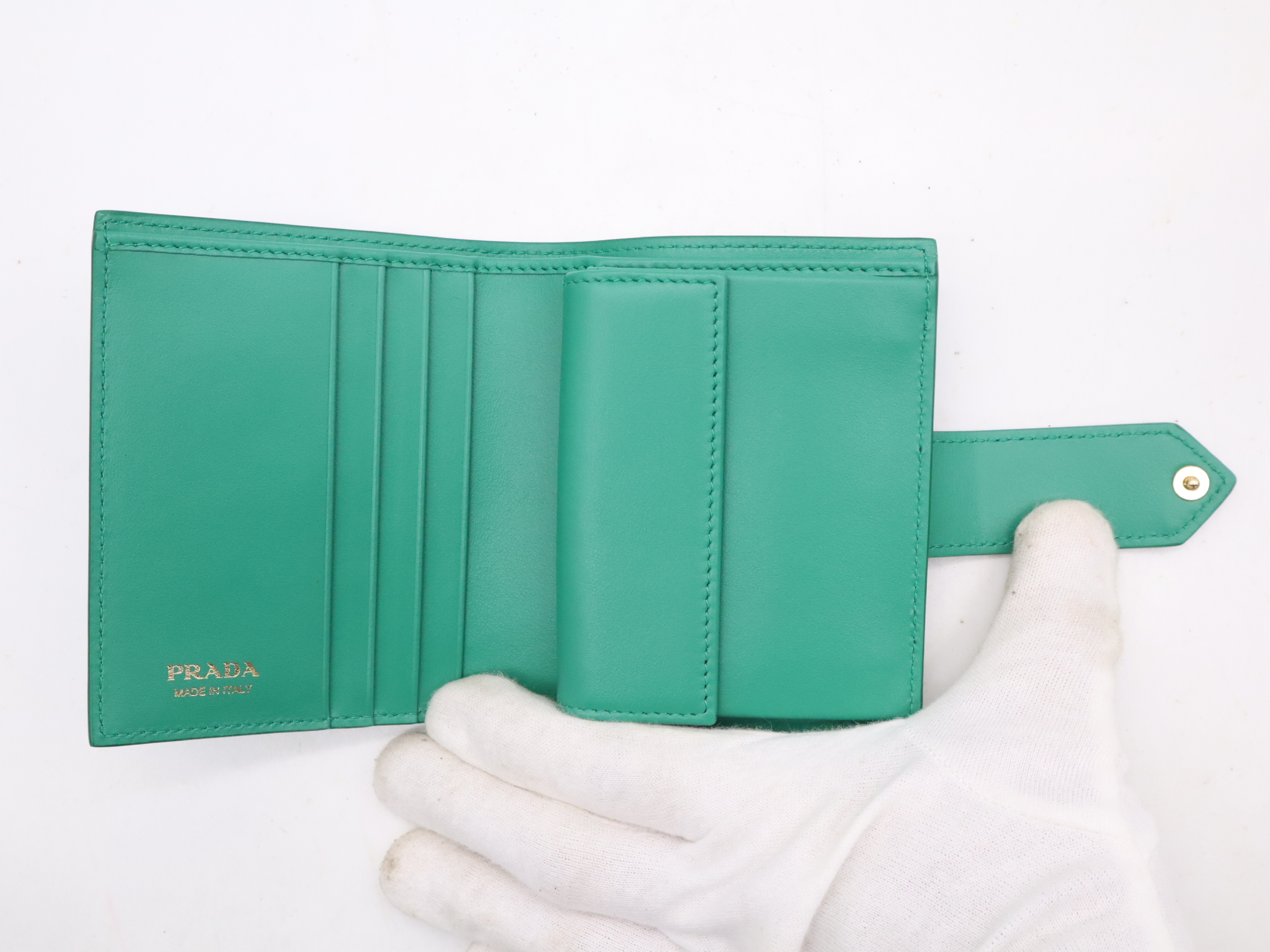 Leather Logo Plate Bi-fold Wallet, Green, Gold Hardware, with Box — view 8