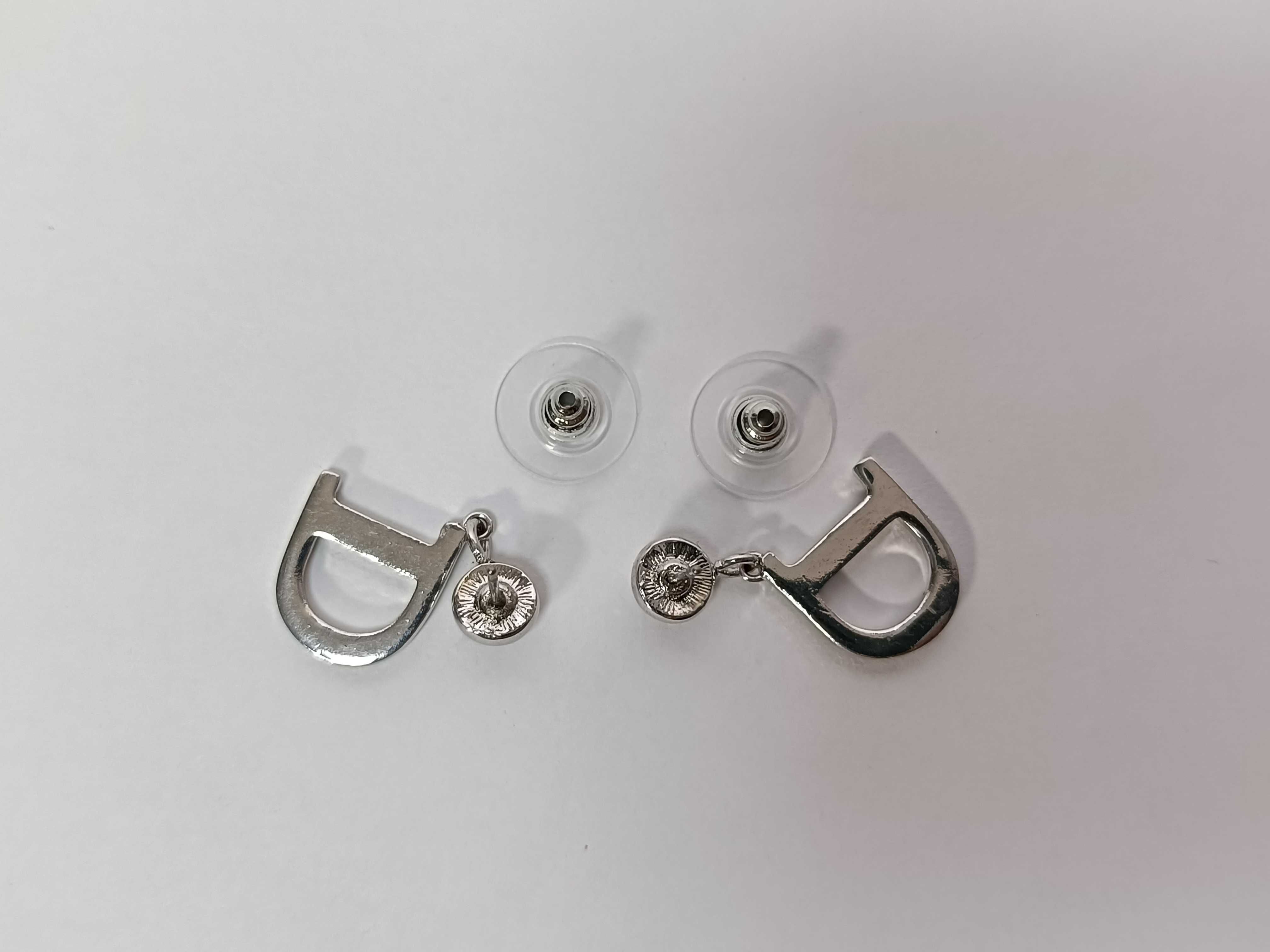 SV D mark earrings — view 3