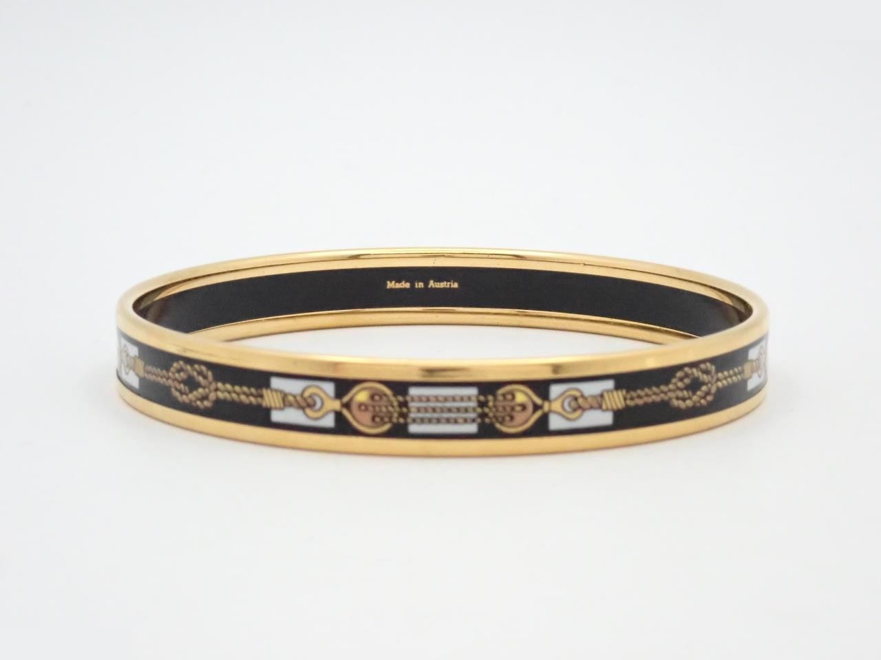Enamel bangle, wrist circumference approximately 21.5 cm — view 2