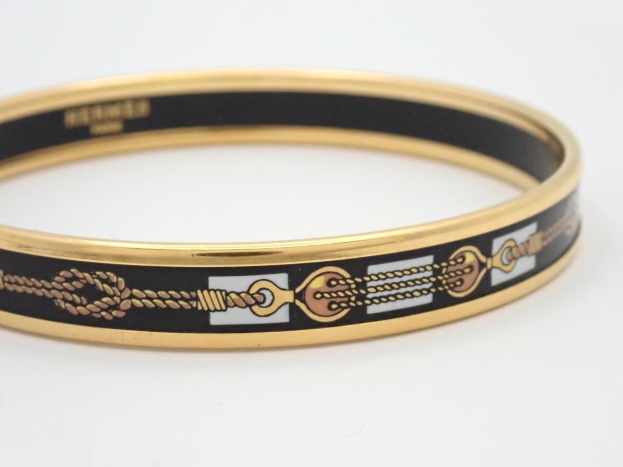 Enamel bangle, wrist circumference approximately 21.5 cm — view 3