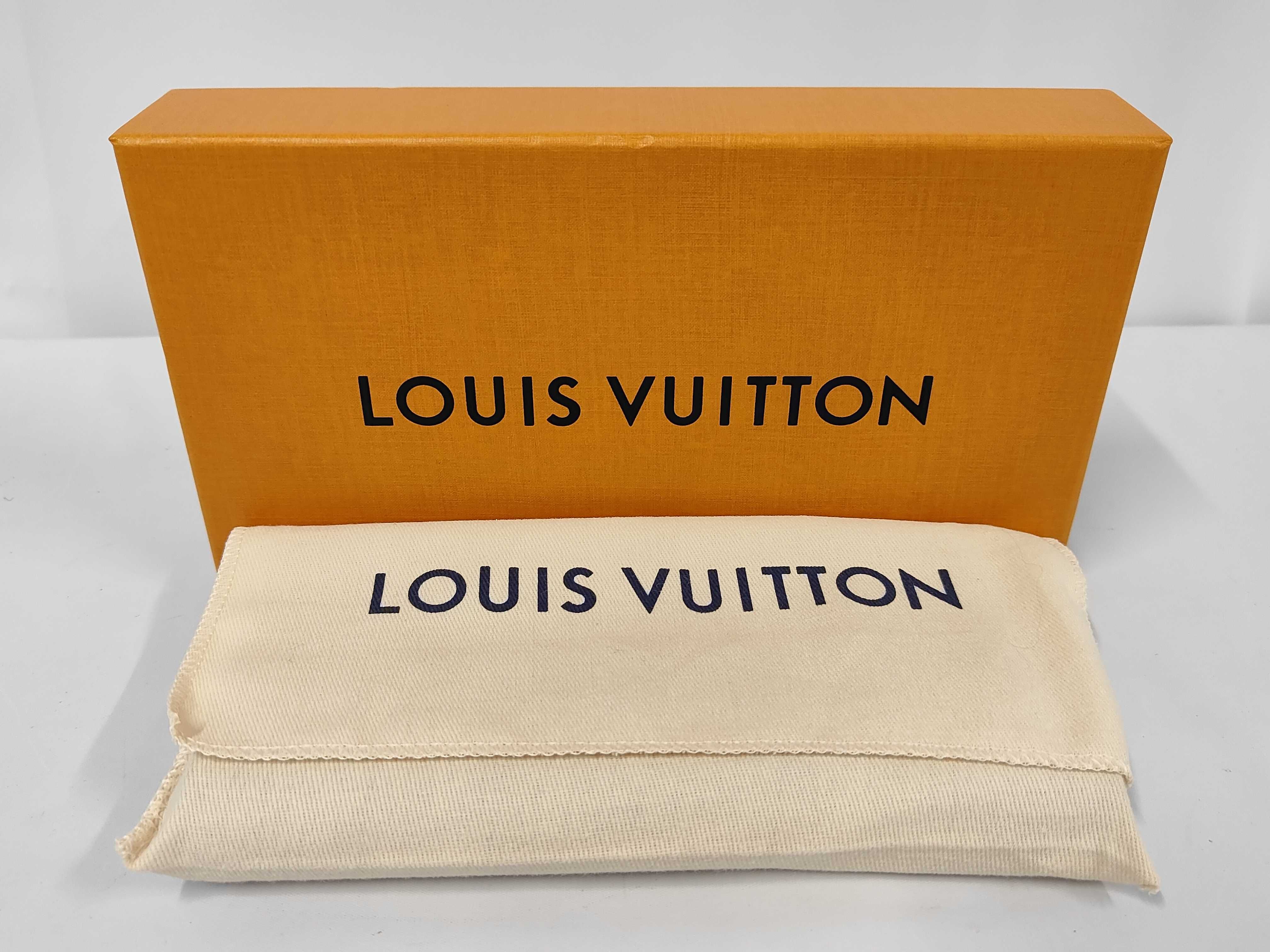 Monogram Taurillon Zippy Wallet Horizontal M11721 Wallet — view 10