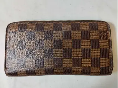 Damier Zippy Wallet
