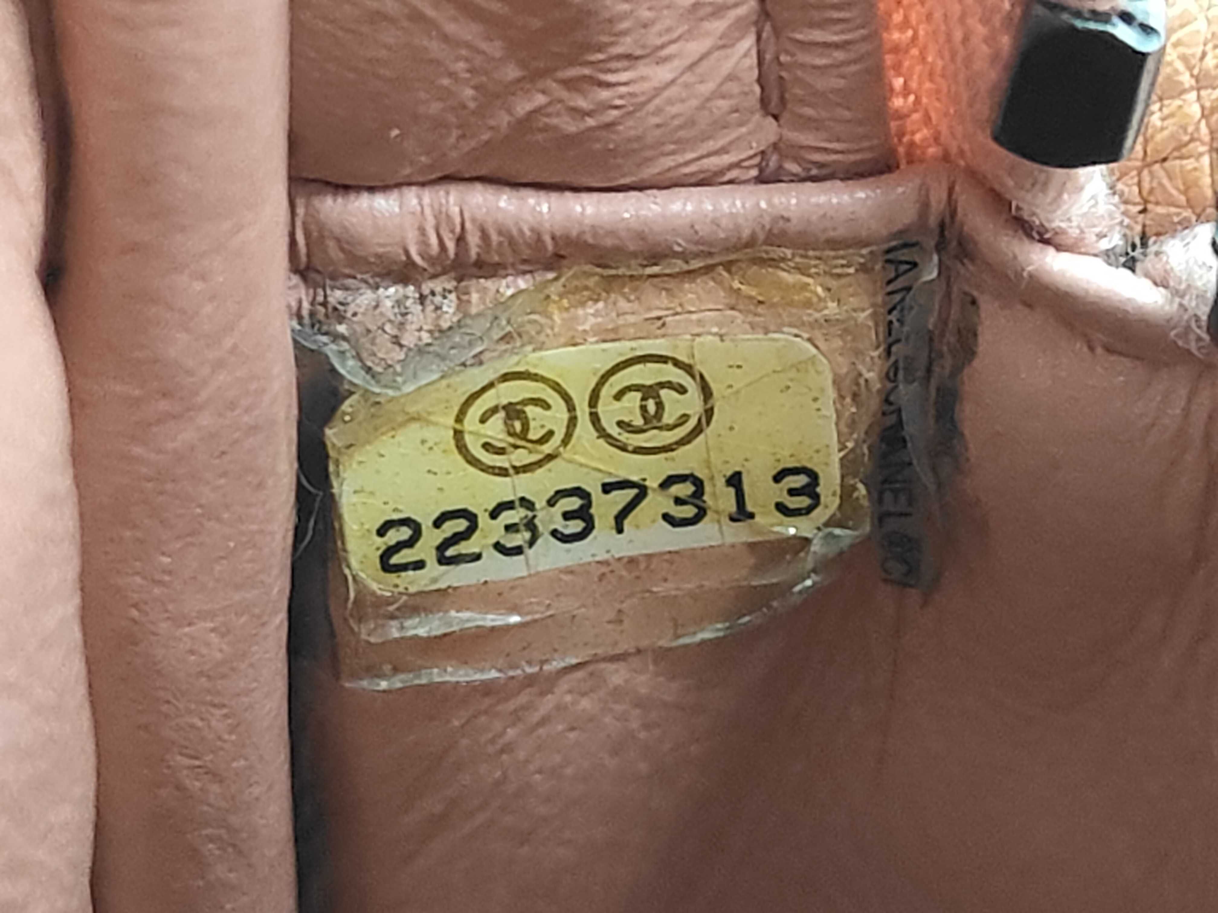 2.55 Caviar Skin Matelassé Chain Shoulder Bag (Serial Number 22) — view 10
