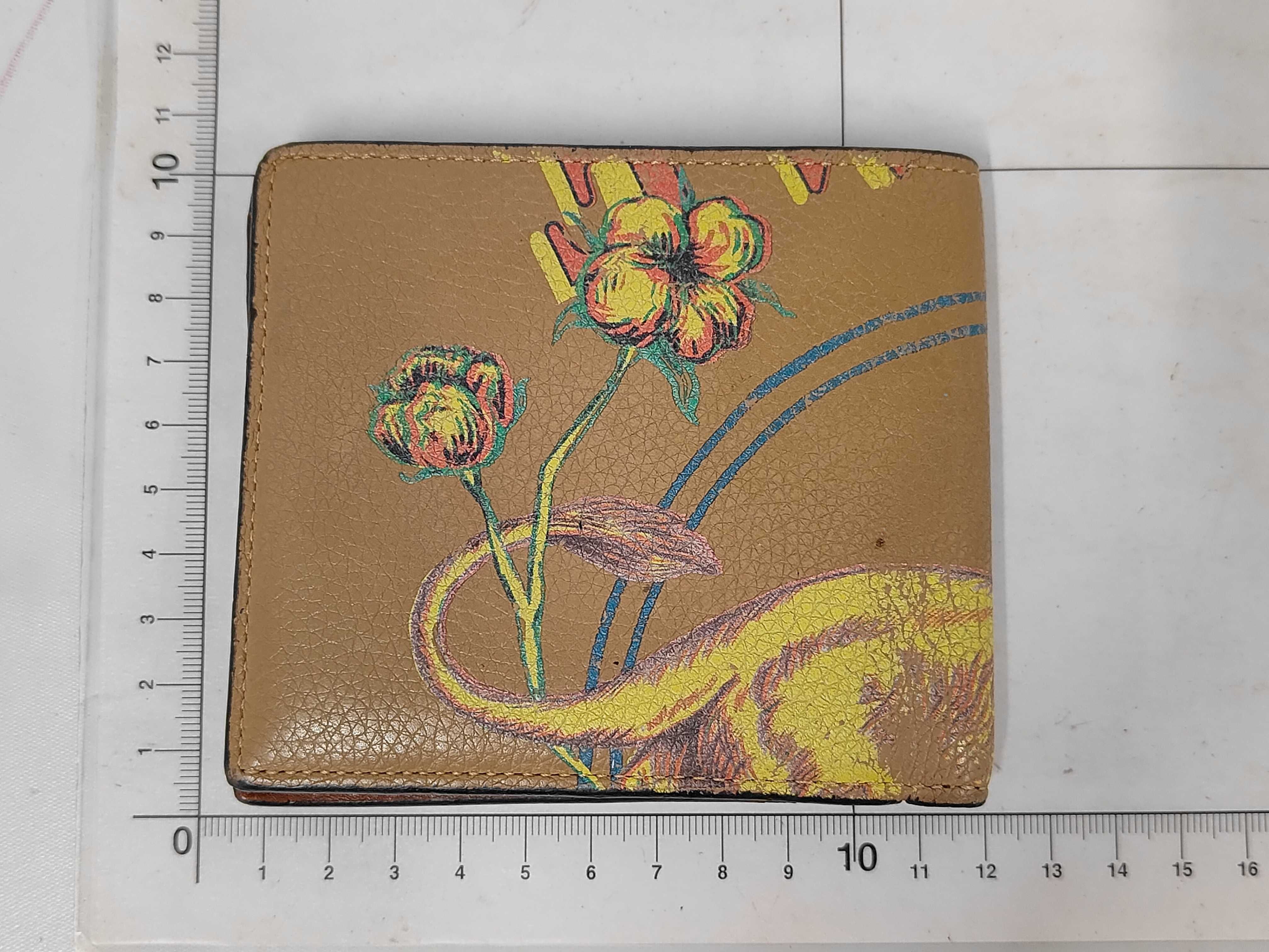 Leather Bi-fold Wallet with Lion Design — view 2