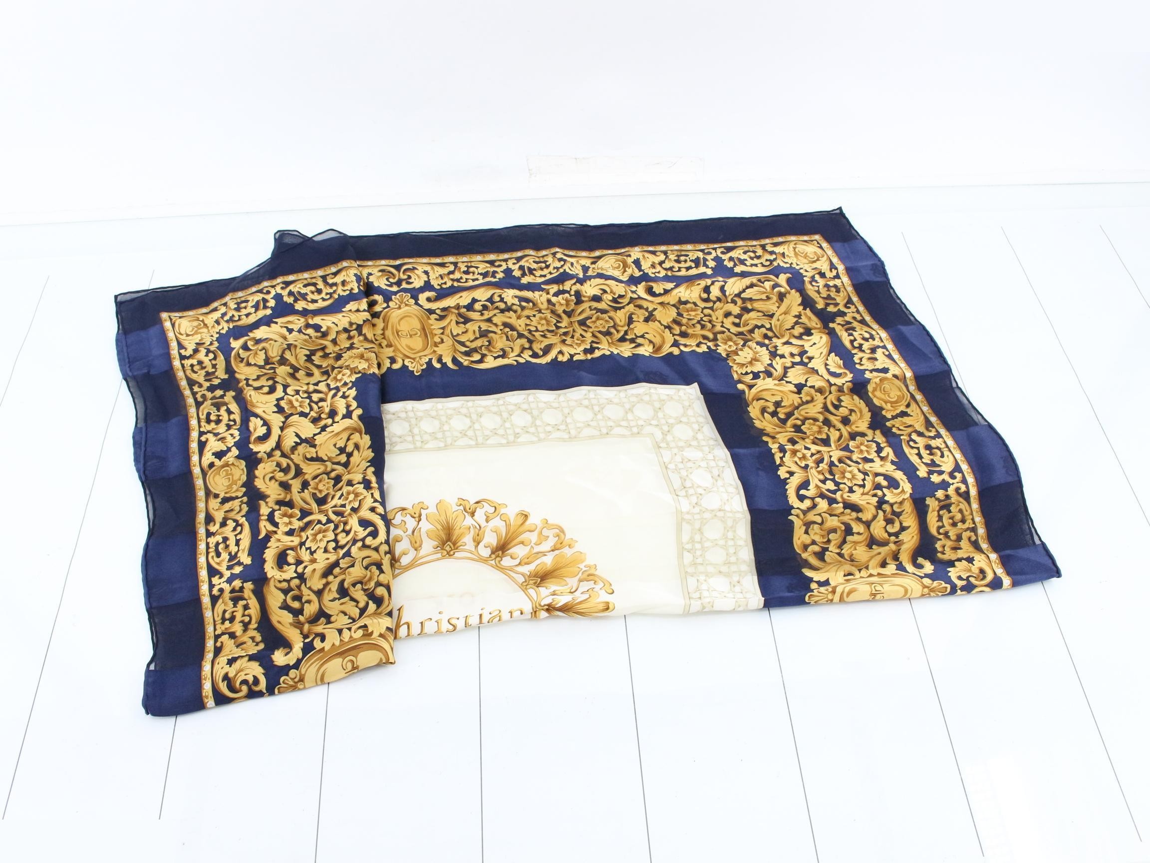 scarf — view 3