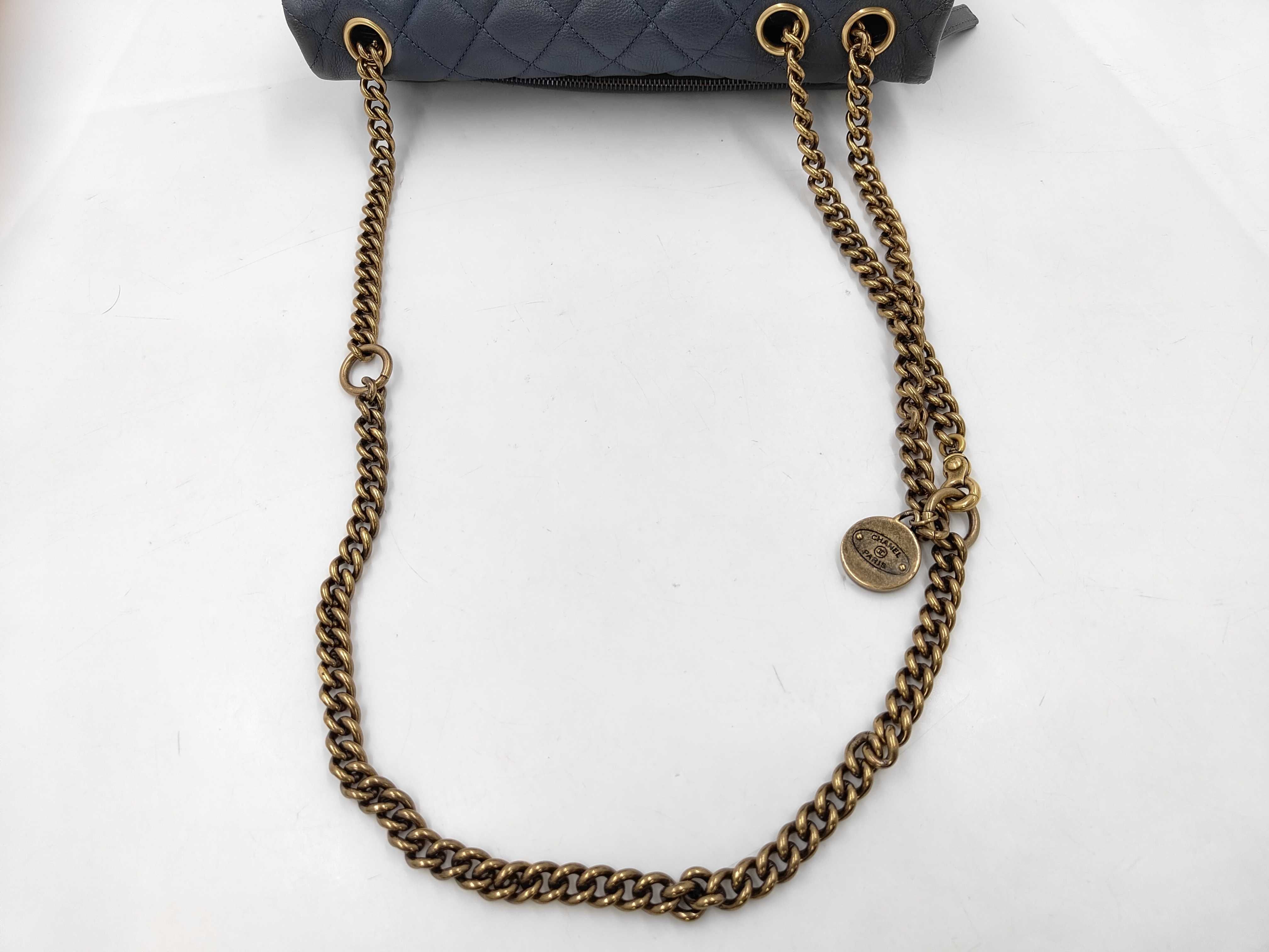 Lambskin Matelassé 25 Shoulder Bag (Blue-Gray, serial number 18) — view 3
