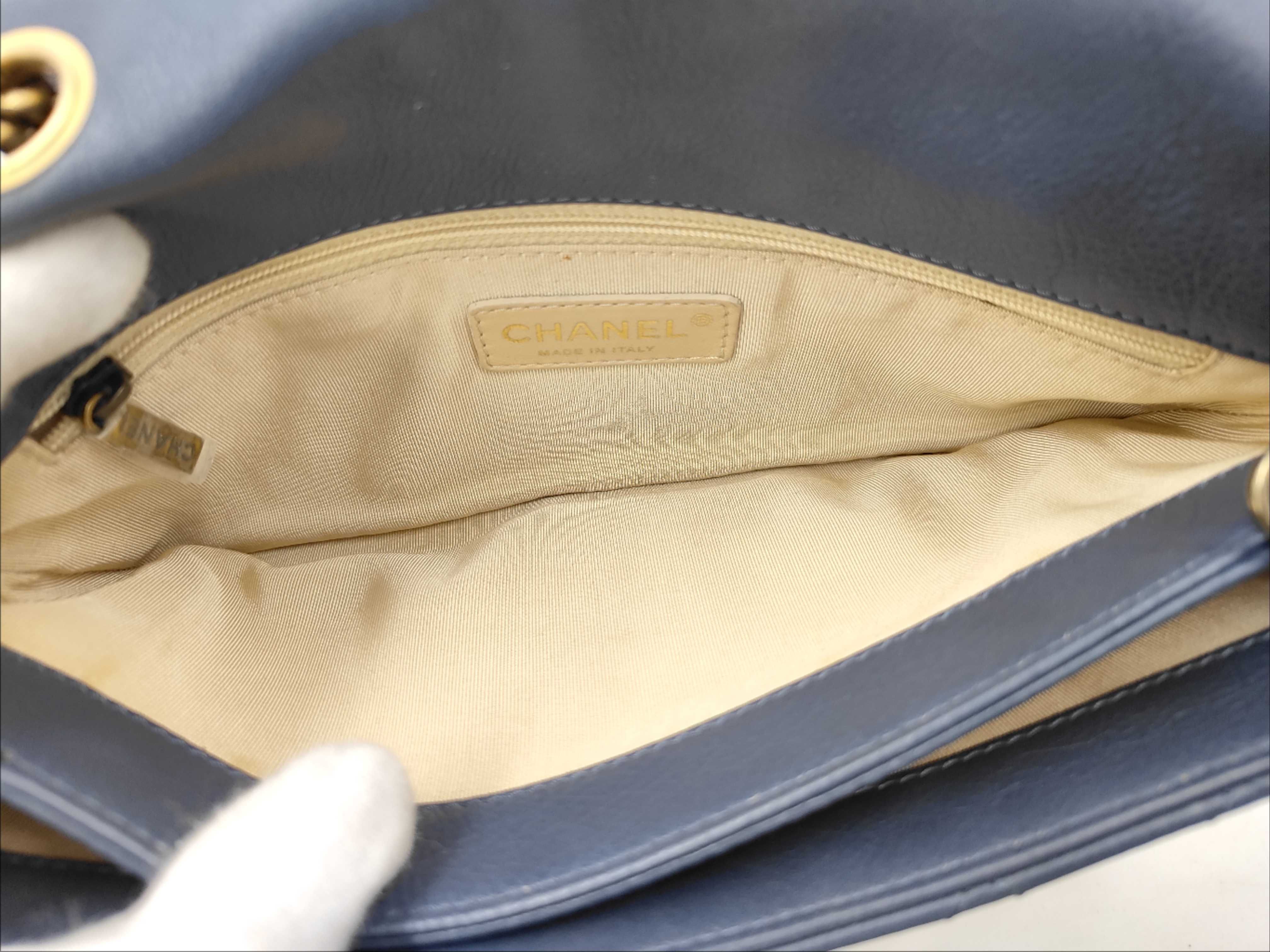 Lambskin Matelassé 25 Shoulder Bag (Blue-Gray, serial number 18) — view 10