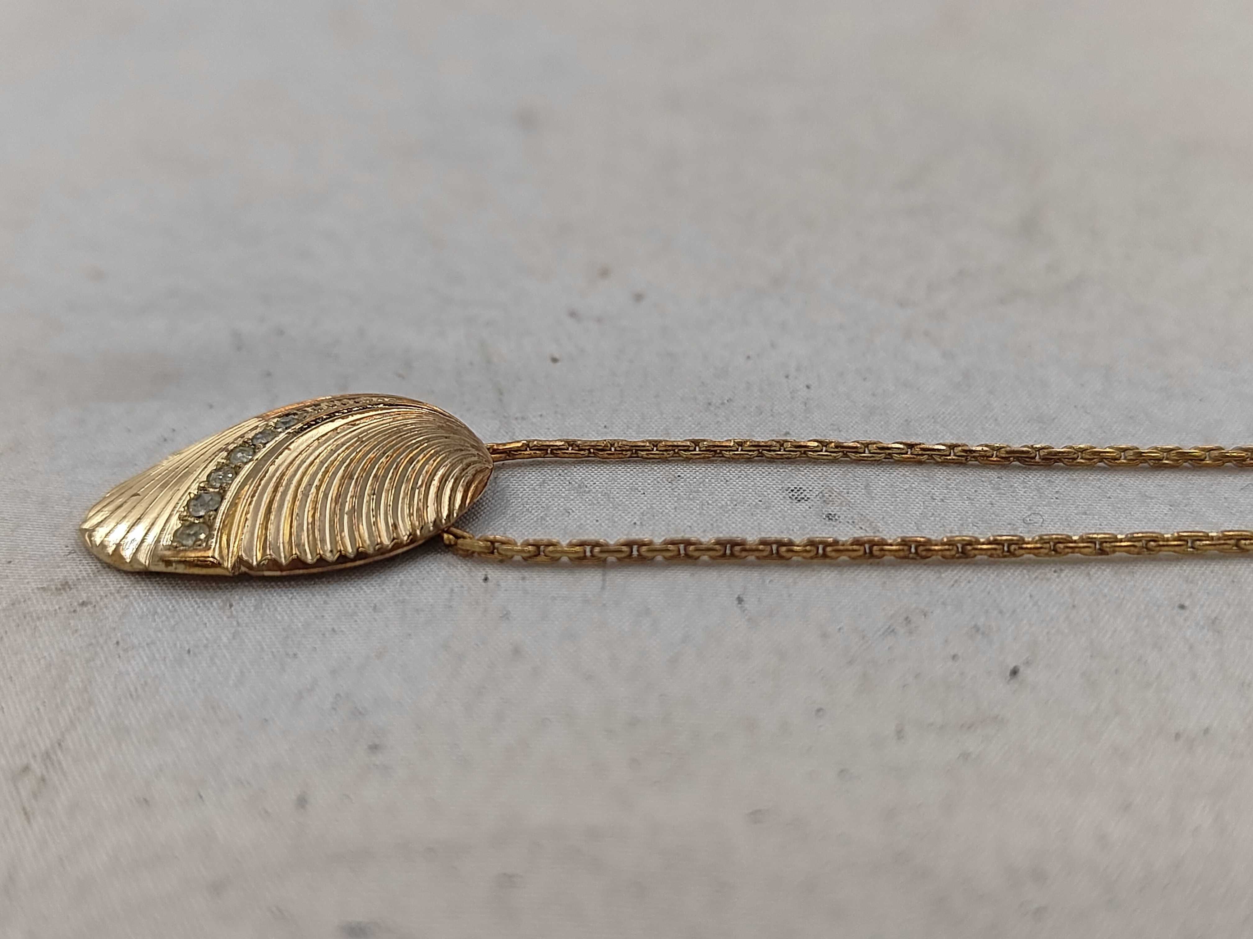 necklace — view 2