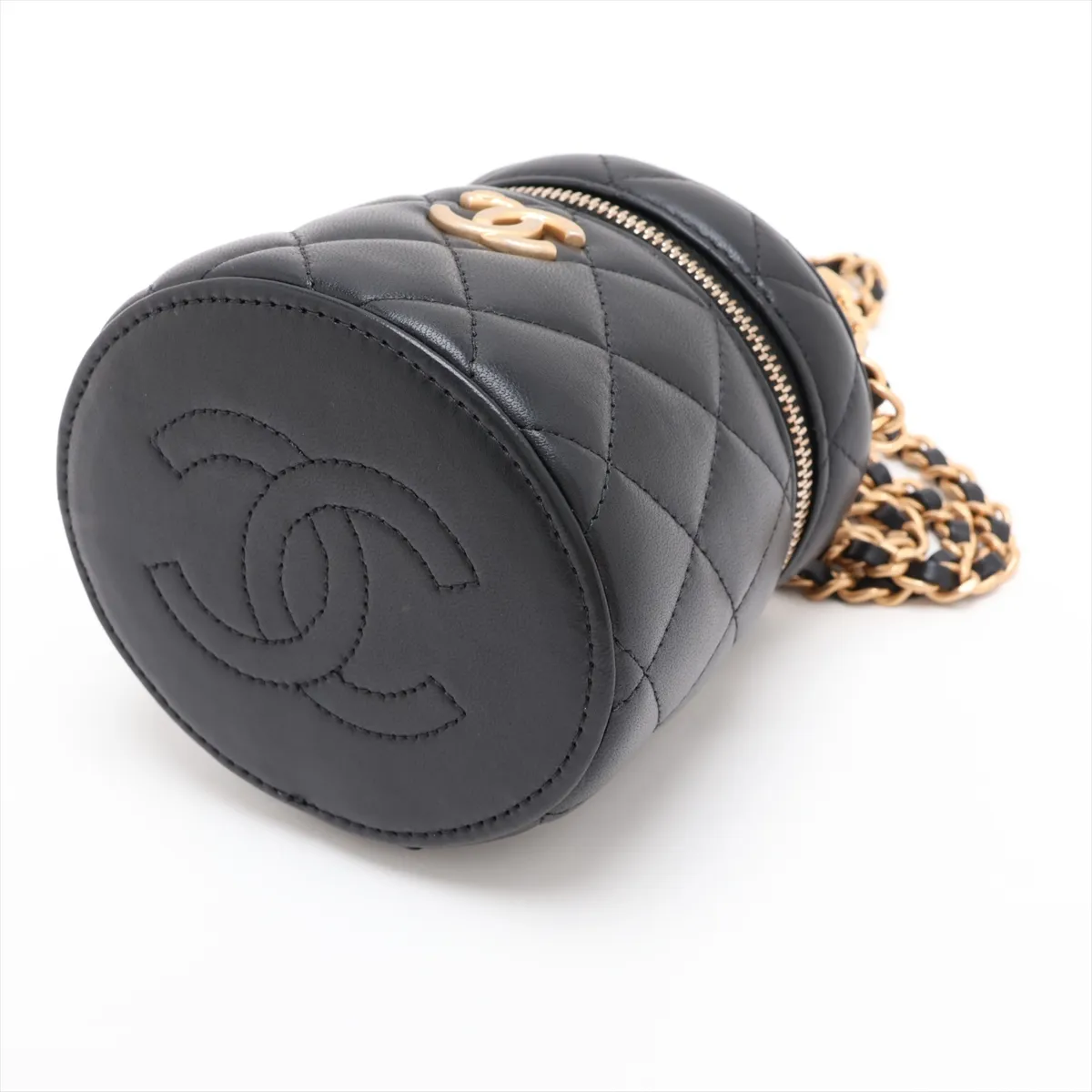 Matelassé Lambskin Chain Shoulder Bag Vanity Case Black Gold Hardware LE463XC3 Random Serial Number — view 3