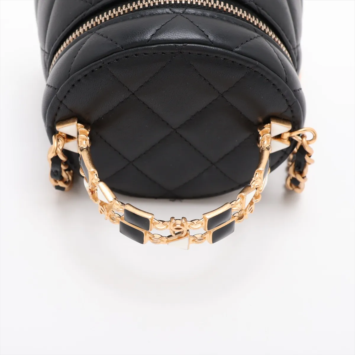 Matelassé Lambskin Chain Shoulder Bag Vanity Case Black Gold Hardware LE463XC3 Random Serial Number — view 5