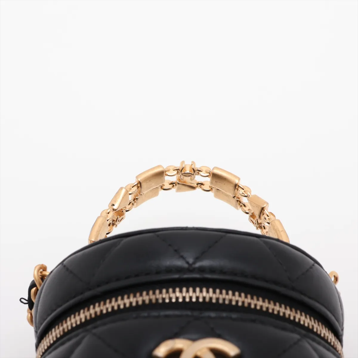 Matelassé Lambskin Chain Shoulder Bag Vanity Case Black Gold Hardware LE463XC3 Random Serial Number — view 6