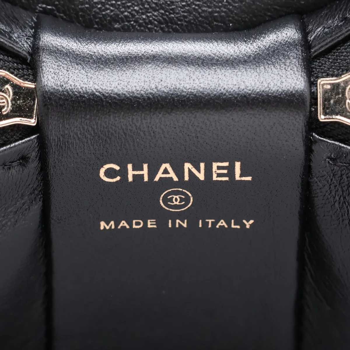 Matelassé Lambskin Chain Shoulder Bag Vanity Case Black Gold Hardware LE463XC3 Random Serial Number — view 9