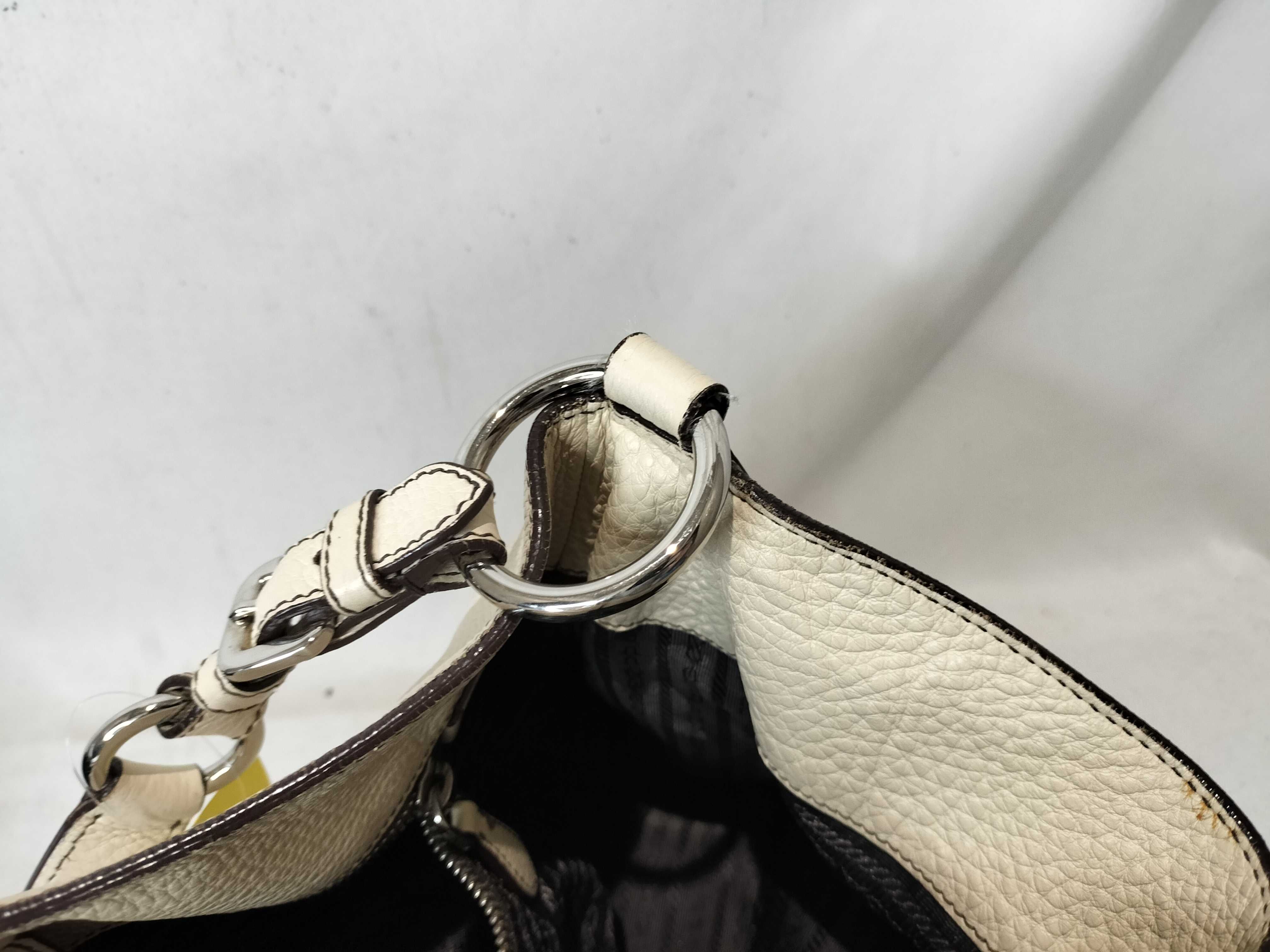 One-Shoulder White / Corner deterioration / Shape distortion considered. Black interior handbag. — view 12