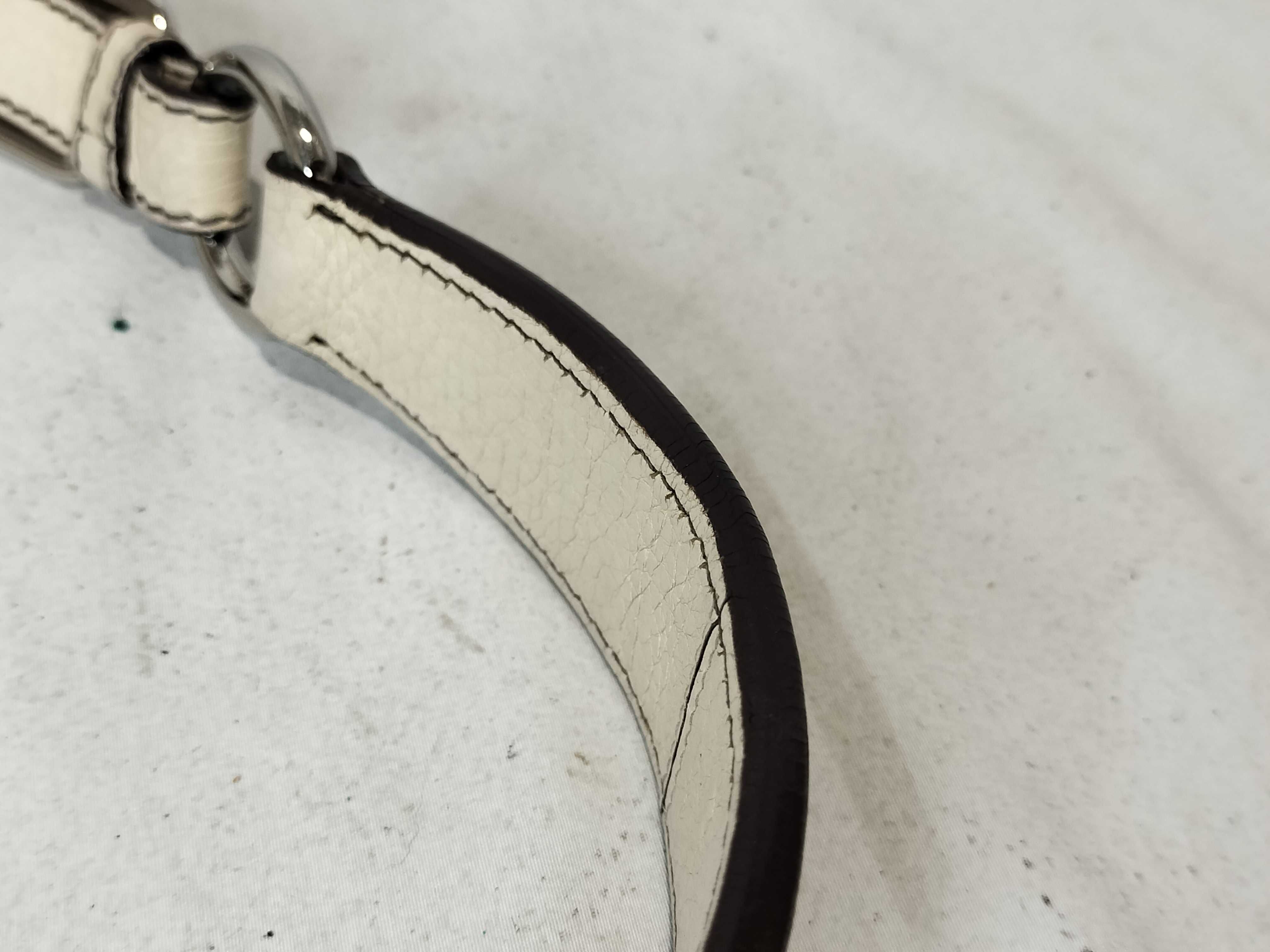 One-Shoulder White / Corner deterioration / Shape distortion considered. Black interior handbag. — view 5