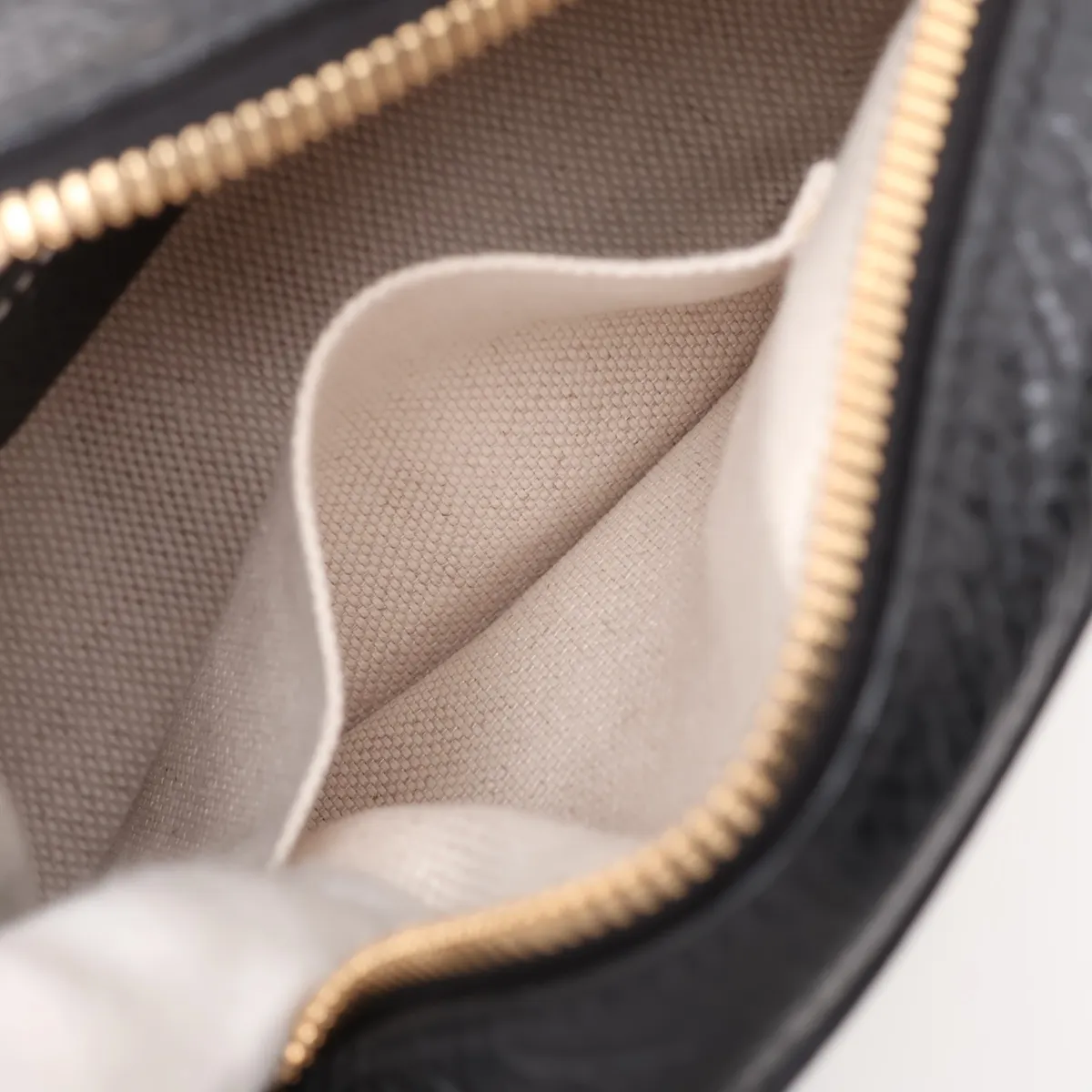 Soho 308364 Leather Shoulder Bag, Black — view 8