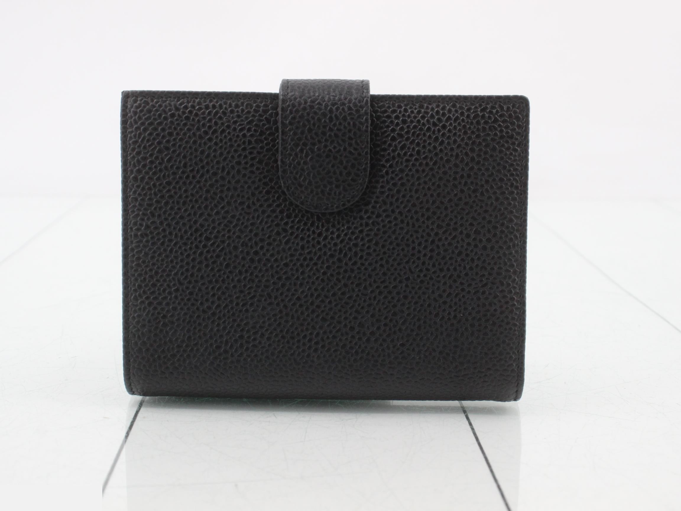 Bi-fold wallet, caviar leather — view 2