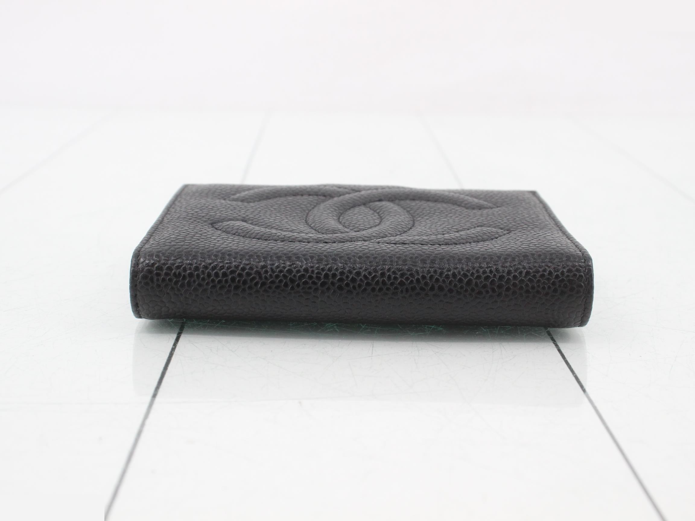 Bi-fold wallet, caviar leather — view 3