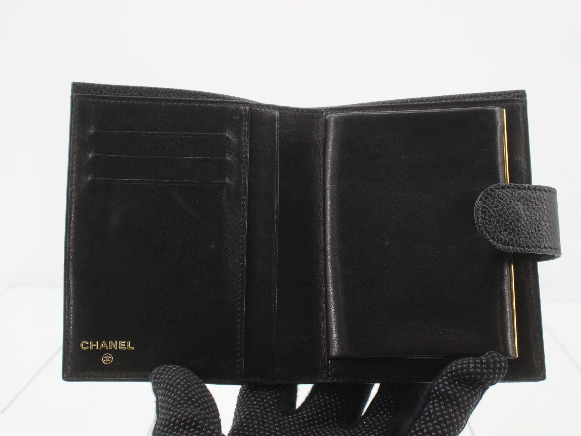 Bi-fold wallet, caviar leather — view 4