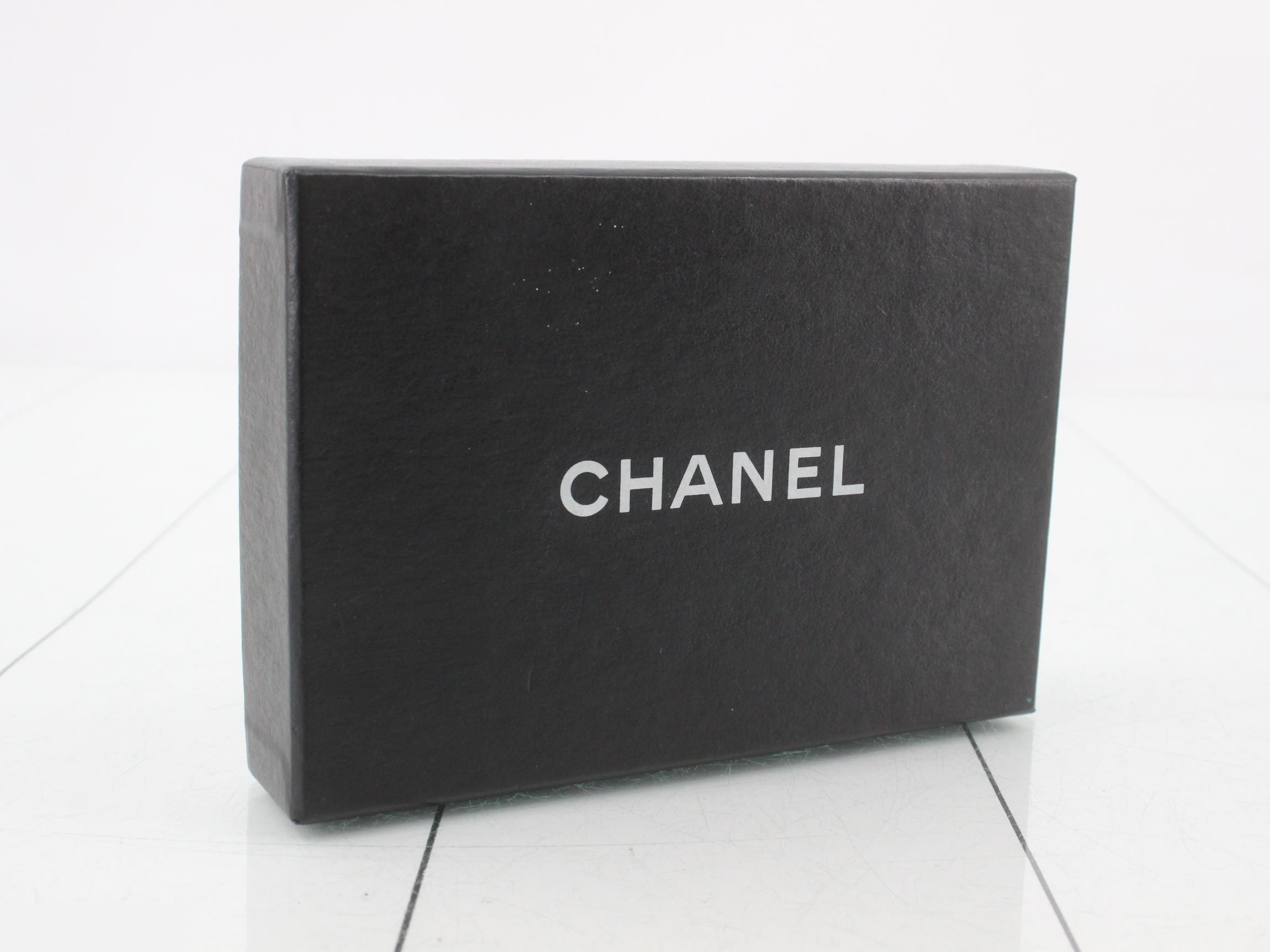 Bi-fold wallet, caviar leather — view 5