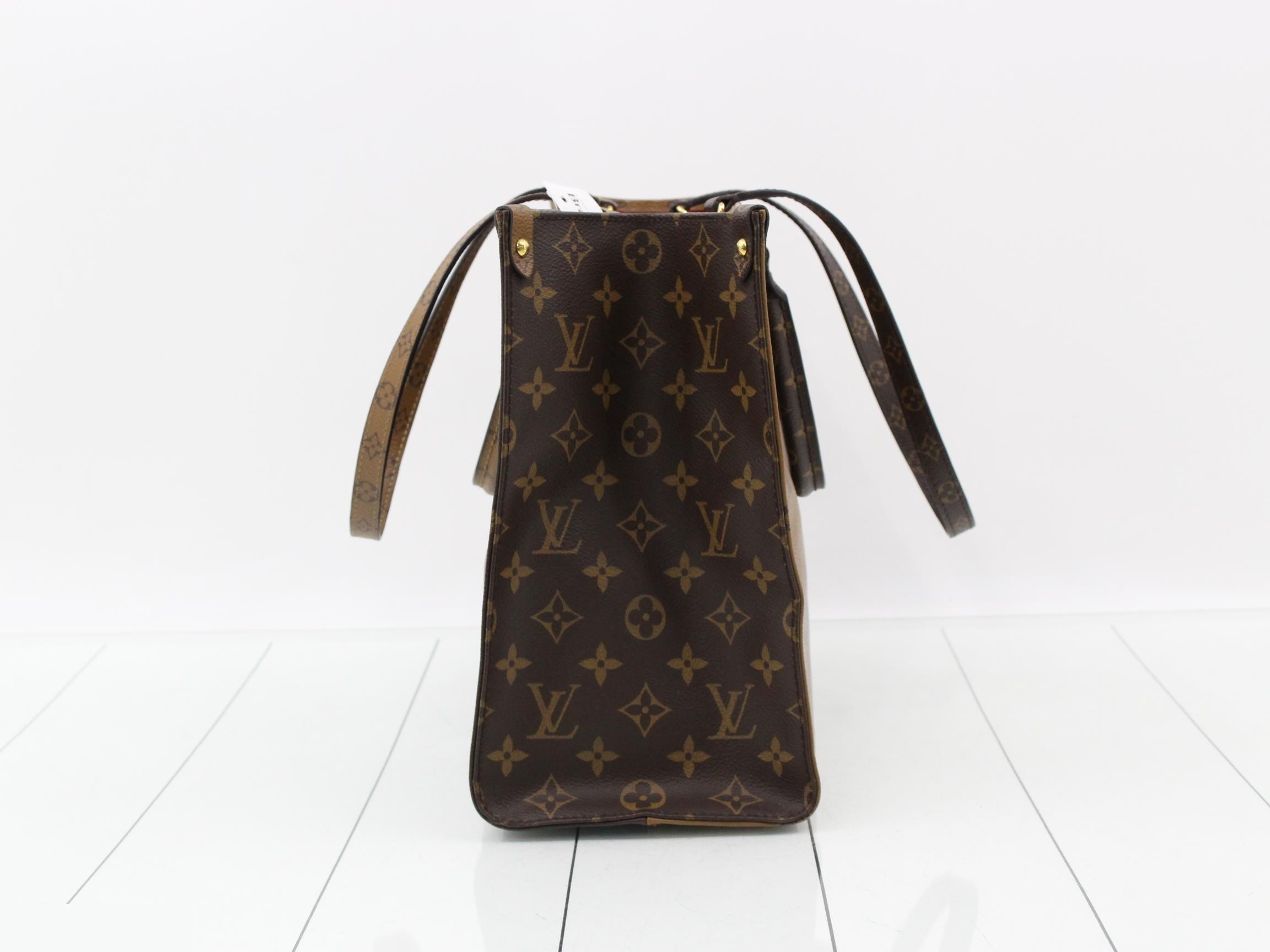 Monogram Giant Reverse OnTheGo MM 2-Way Tote Bag — view 3