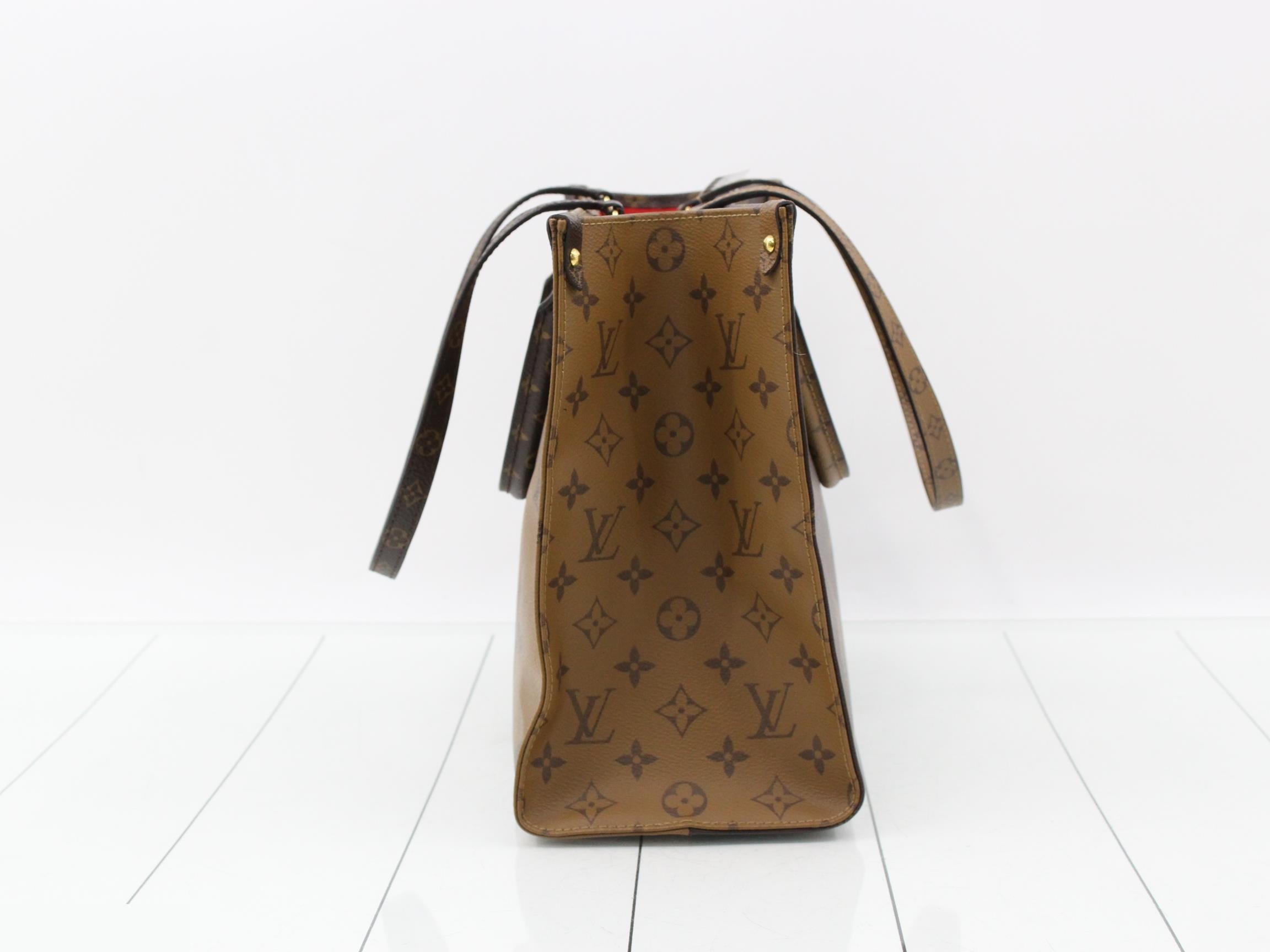 Monogram Giant Reverse OnTheGo MM 2-Way Tote Bag — view 4