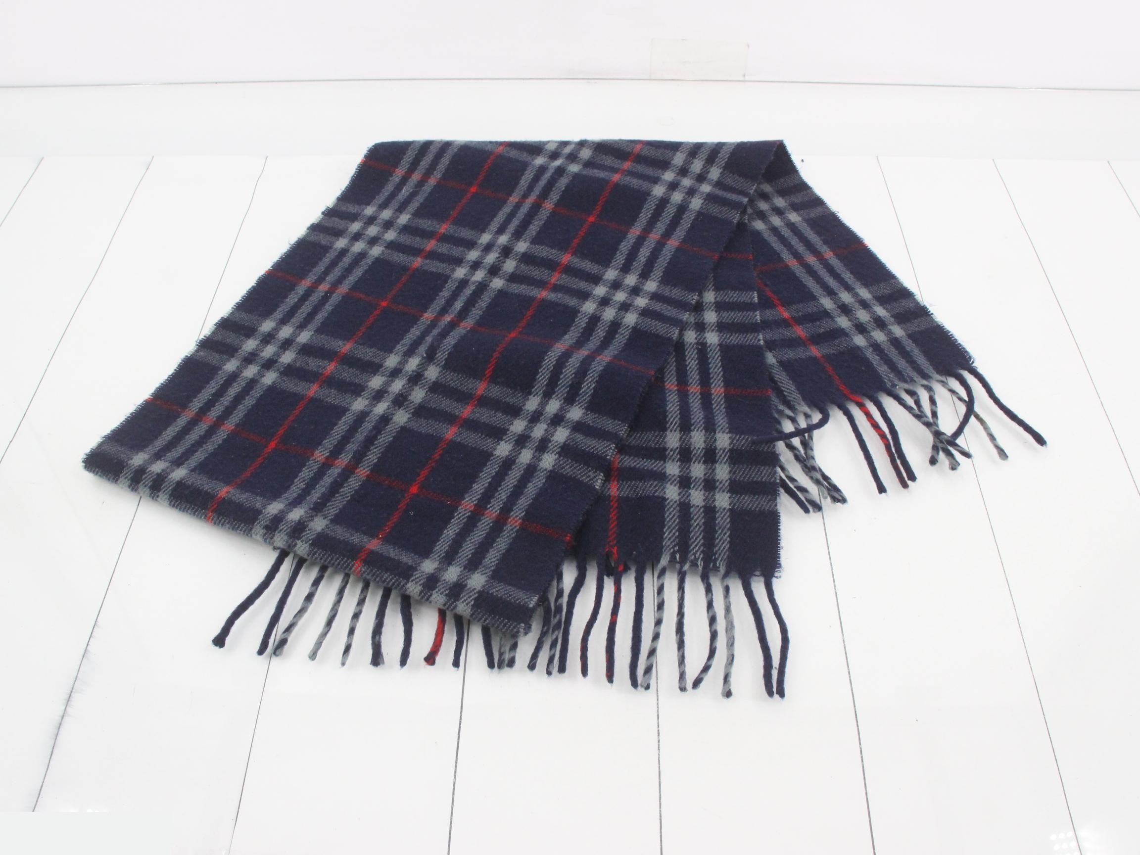 Burberrys wool scarf — view 3