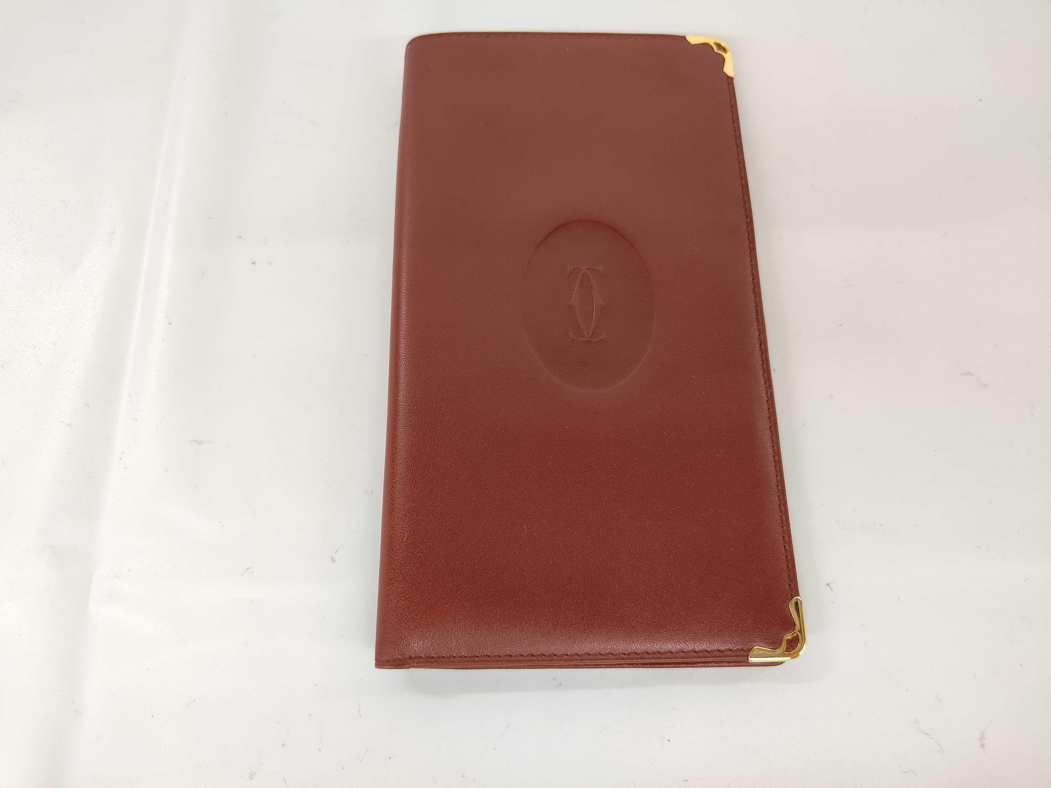 Must long wallet with card slots and billfold