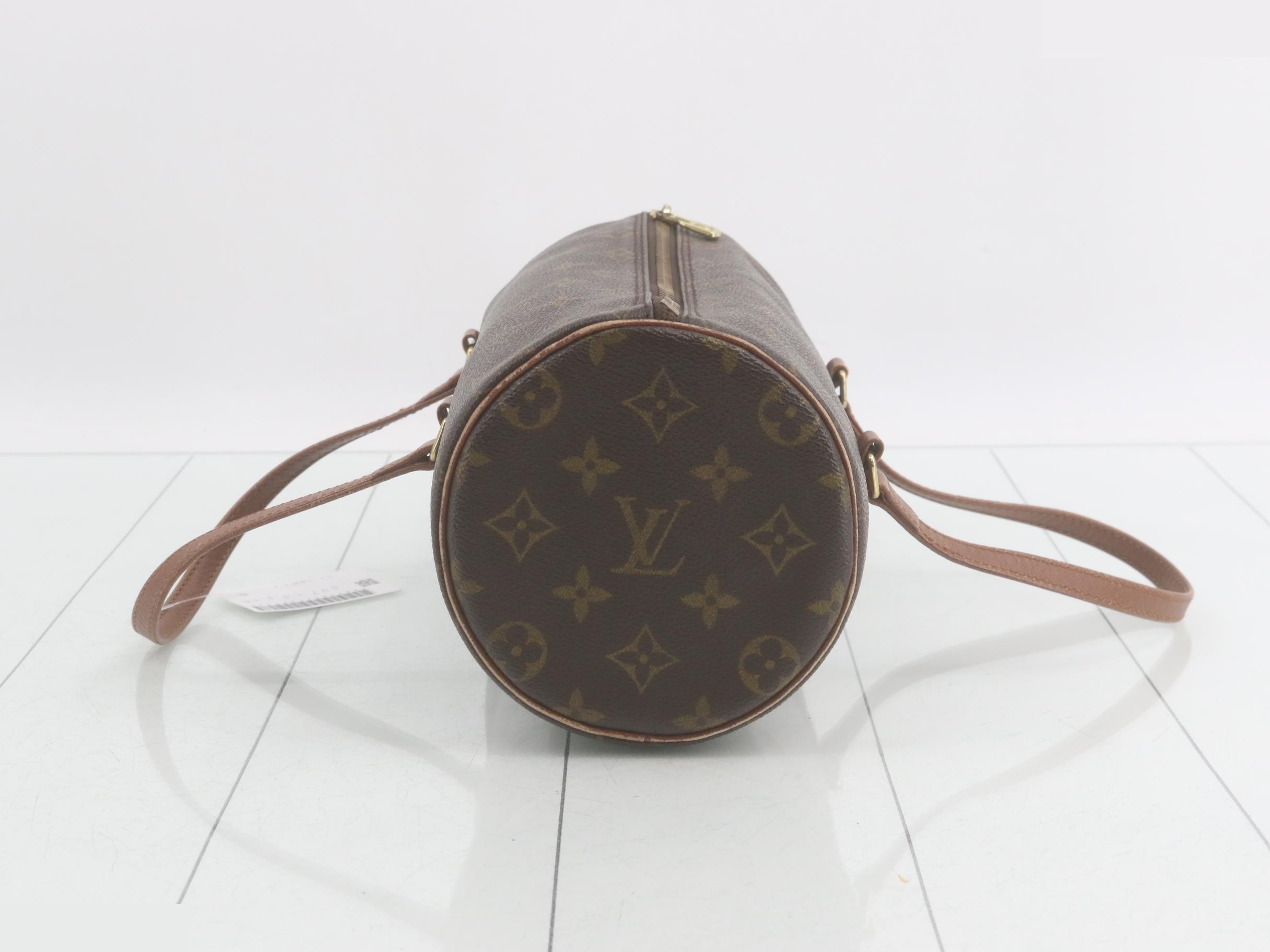 Papillon 26 with pouch — view 3