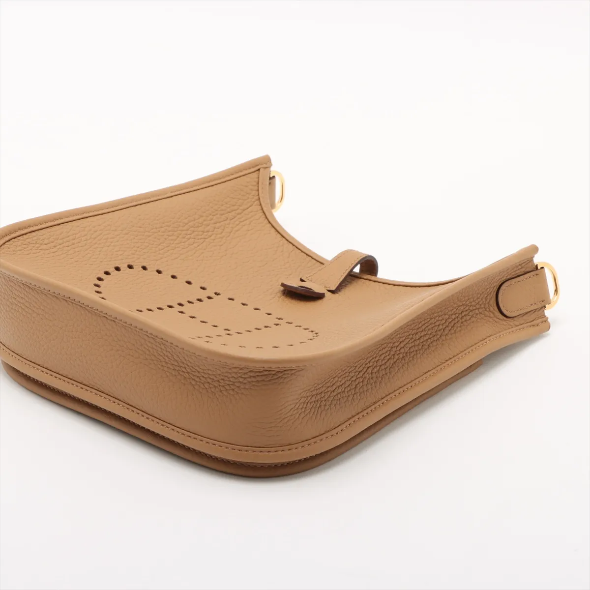 Evelyn 3 23 Taurillon Clemence Natural Gold Hardware G:2026 — view 3