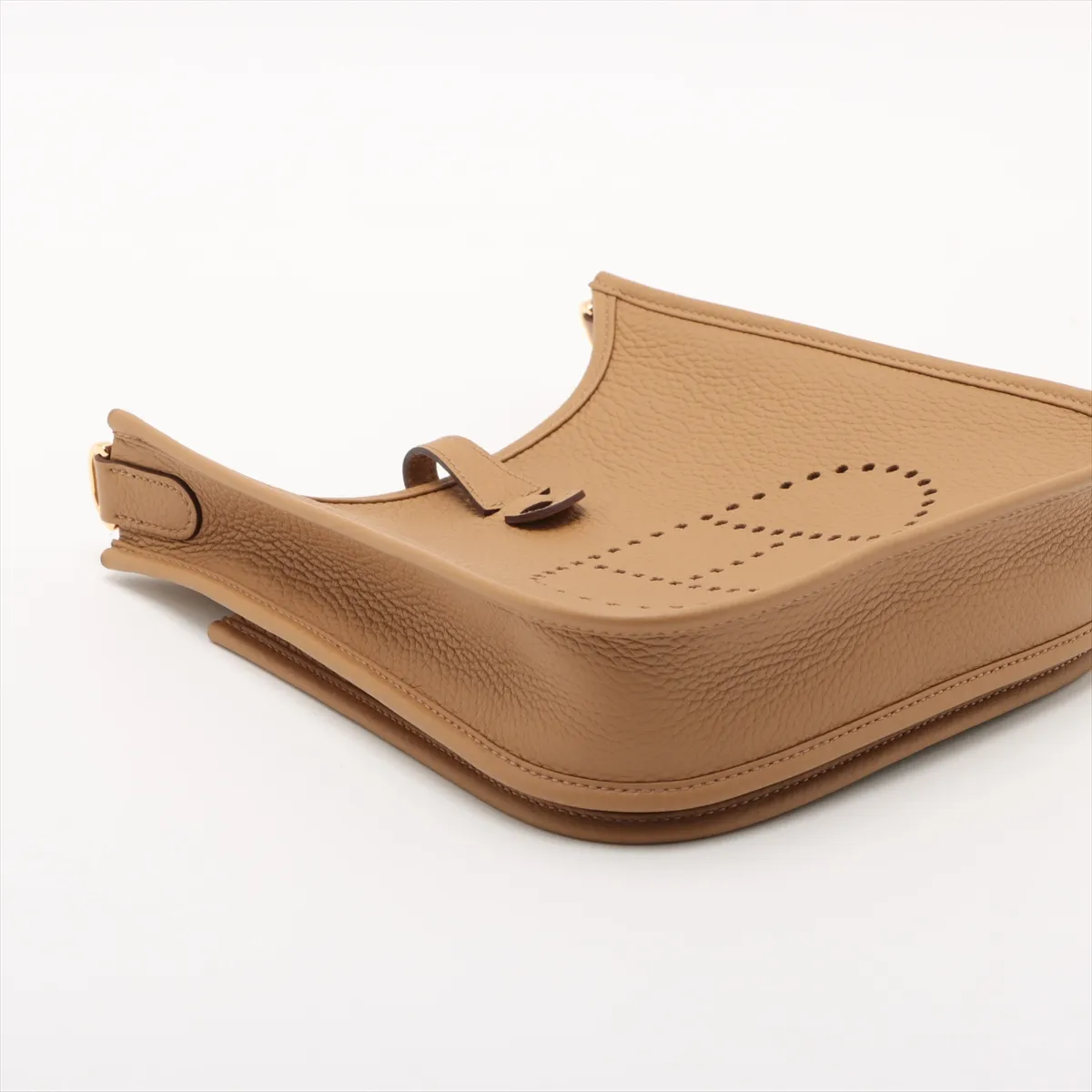 Evelyn 3 23 Taurillon Clemence Natural Gold Hardware G:2026 — view 4