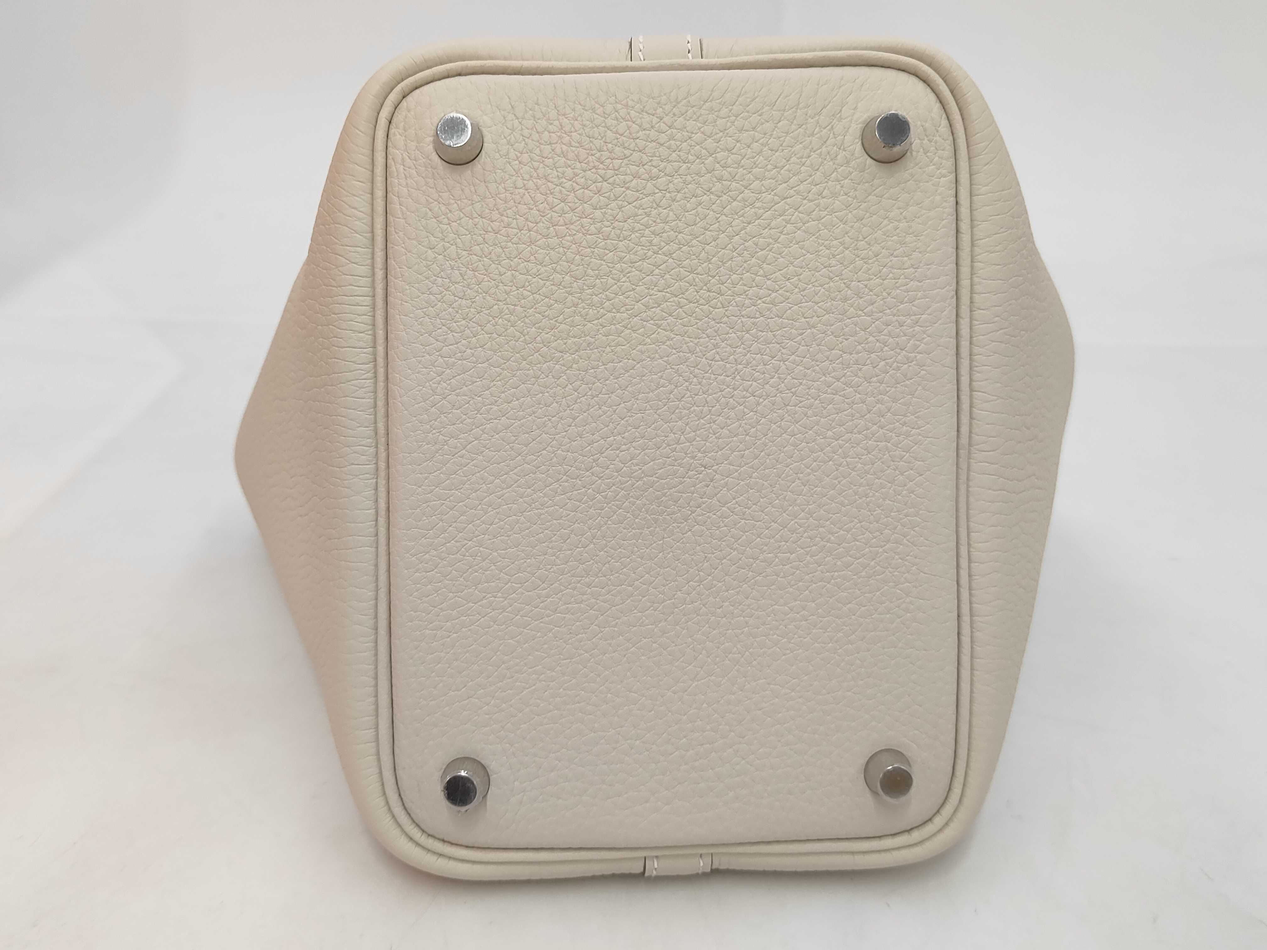 Picotin Lock 18 Craie Taurillon Clemence Leather Silver Hardware G Stamp Handbag — view 4