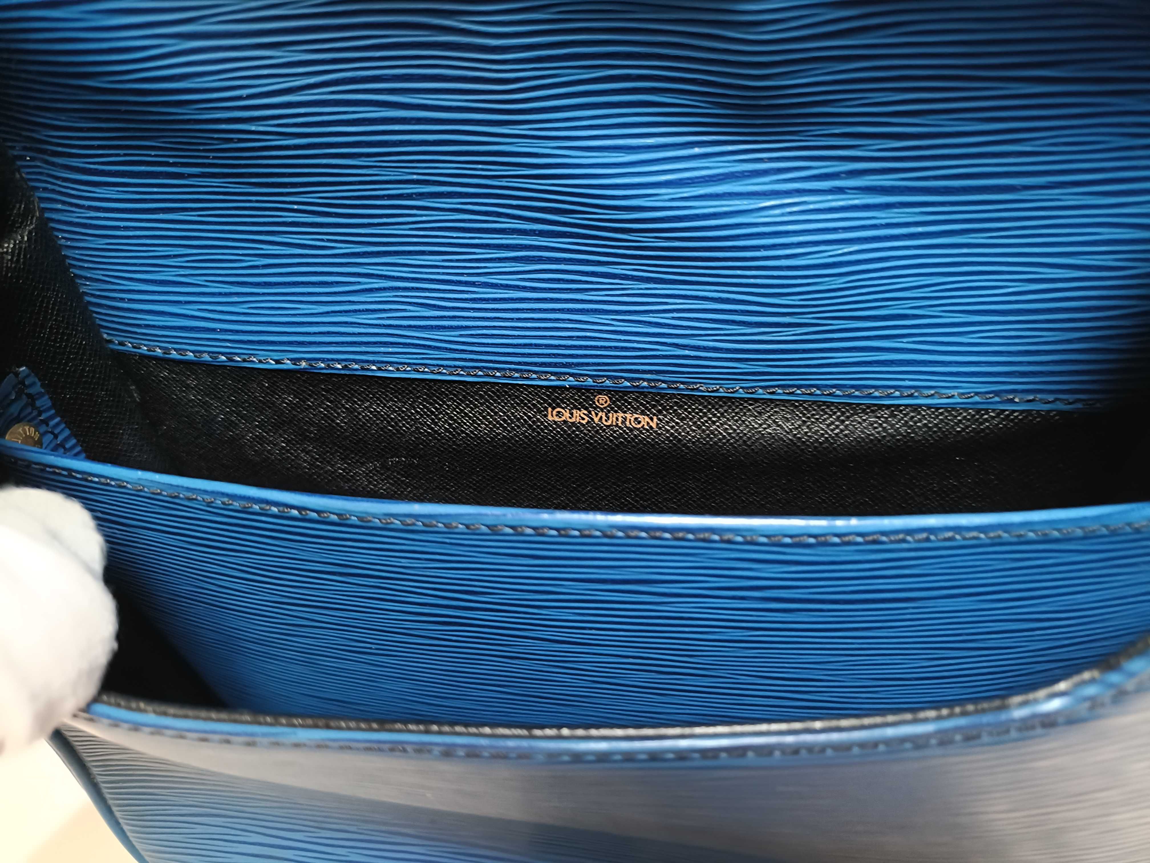 Epi Cartouchiere Shoulder Bag Blue M52245 MI0960 Shoulder Bag — view 11