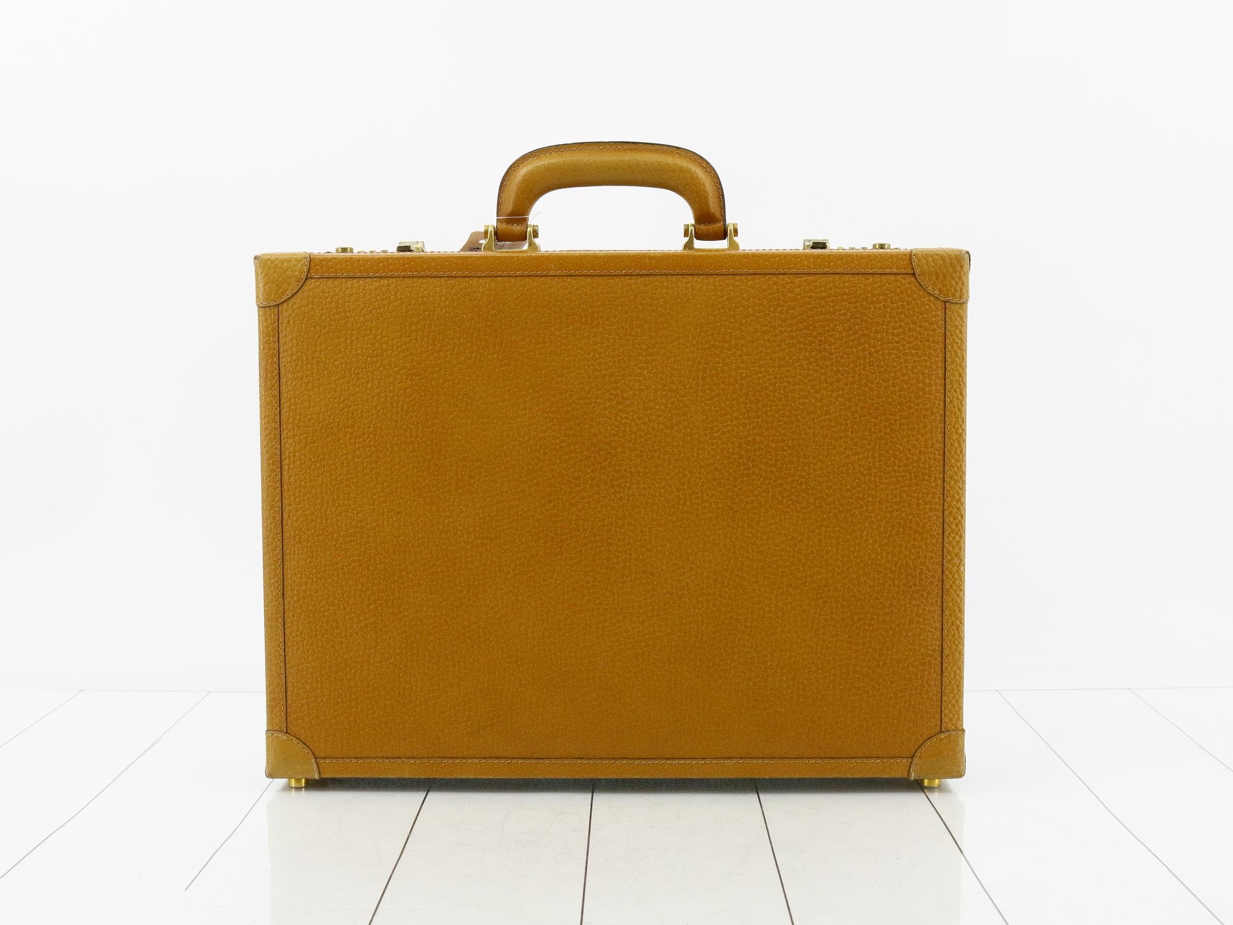 attaché case — view 2