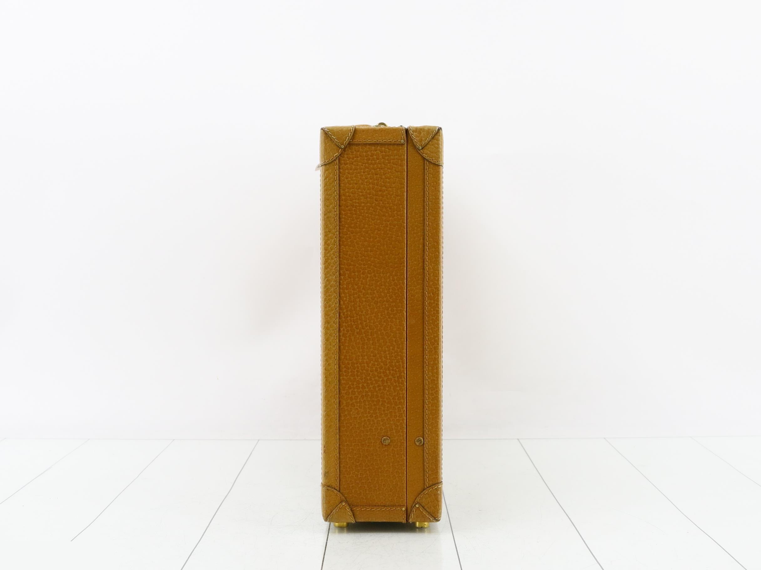 attaché case — view 4