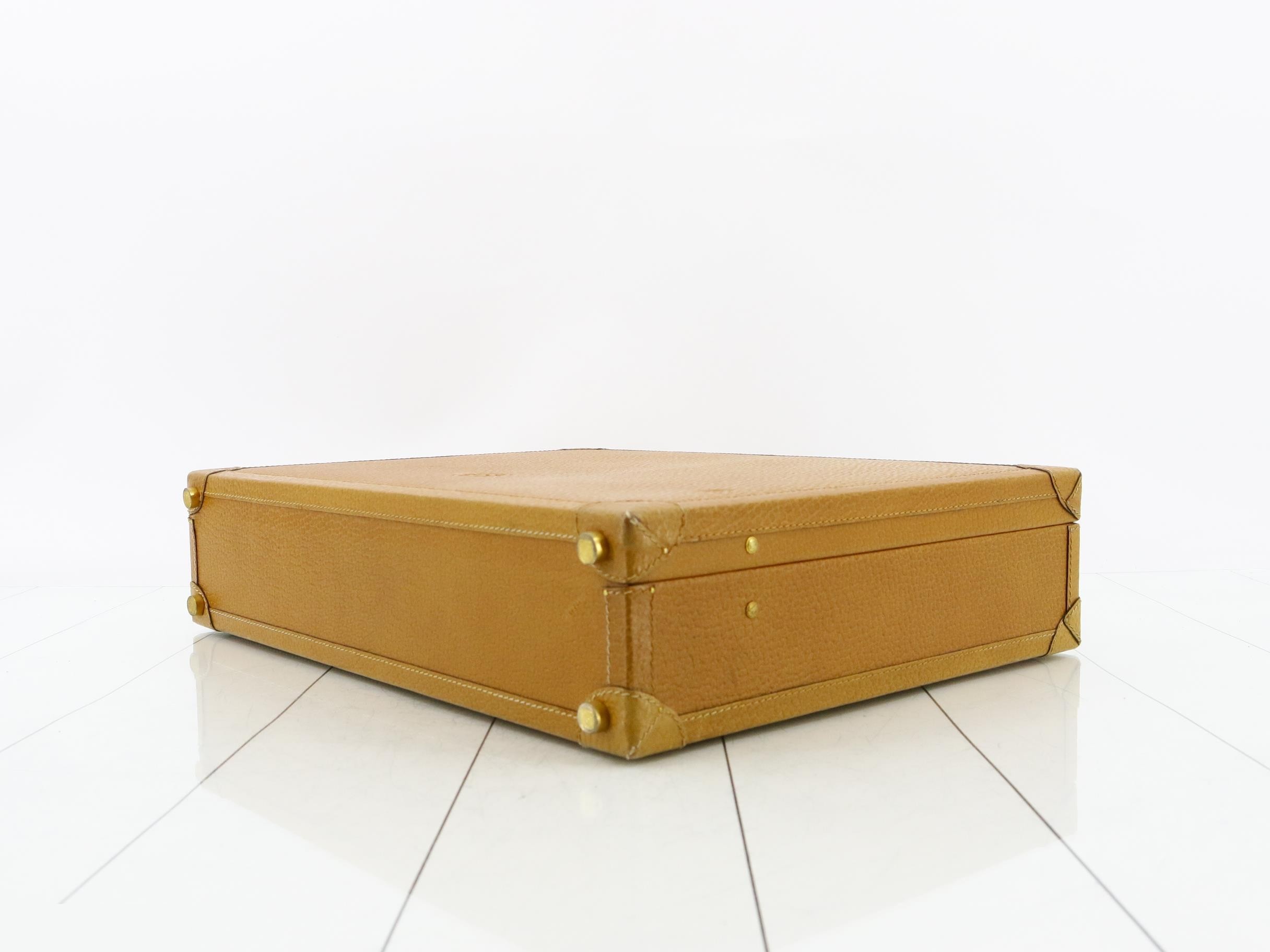 attaché case — view 6
