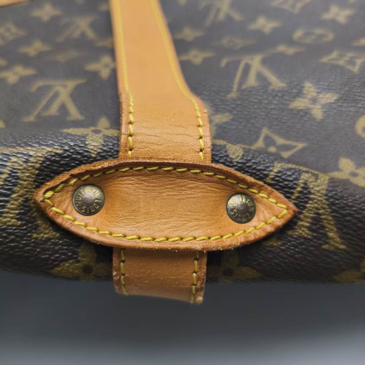 【*Shipped from: China*】LOUIS VUITTON Saumur PU Shoulder Bag — view 11