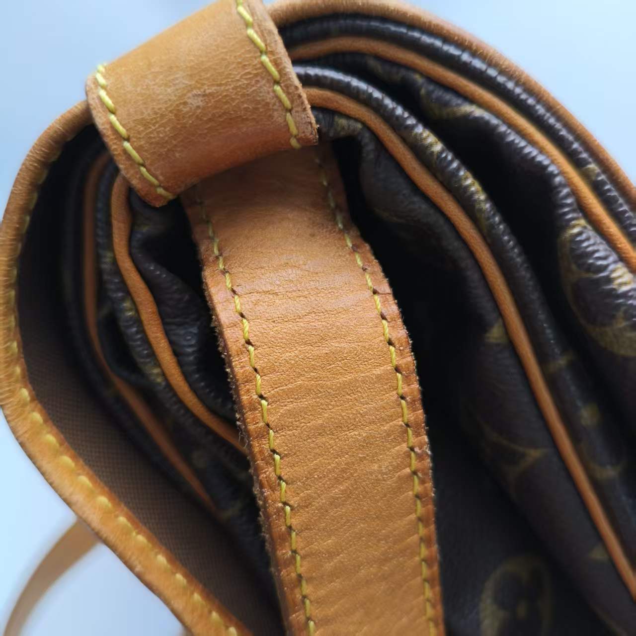 【*Shipped from: China*】LOUIS VUITTON Saumur PU Shoulder Bag — view 12
