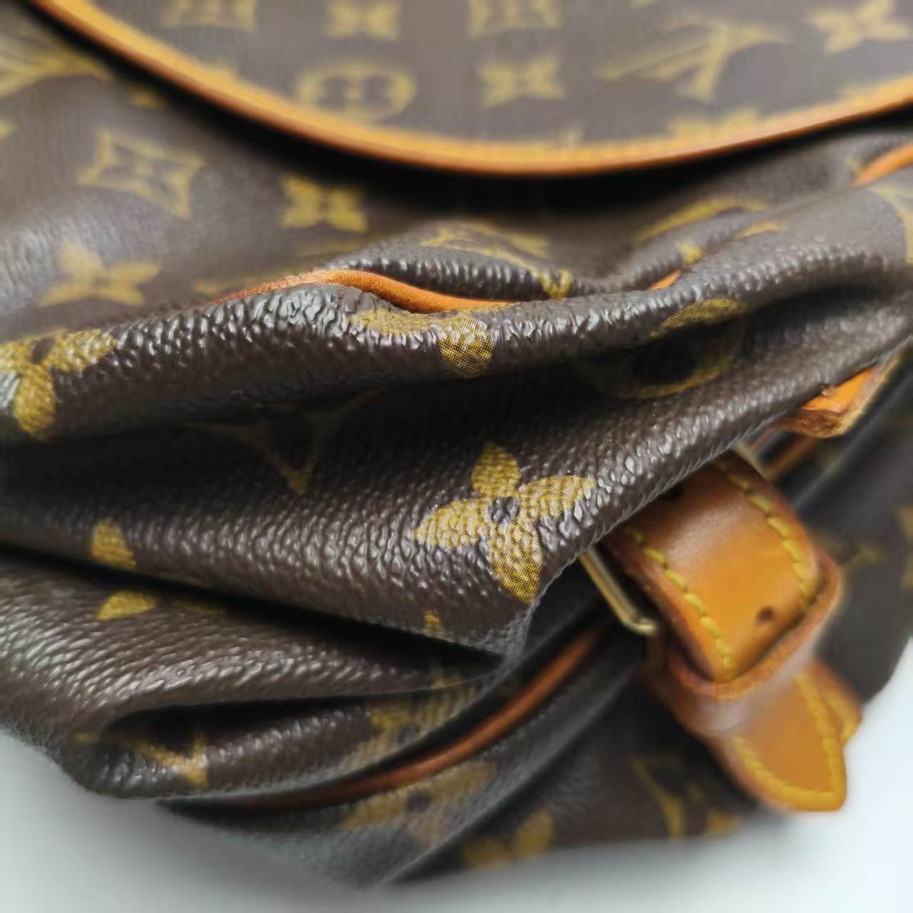 【*Shipped from: China*】LOUIS VUITTON Saumur PU Shoulder Bag — view 6
