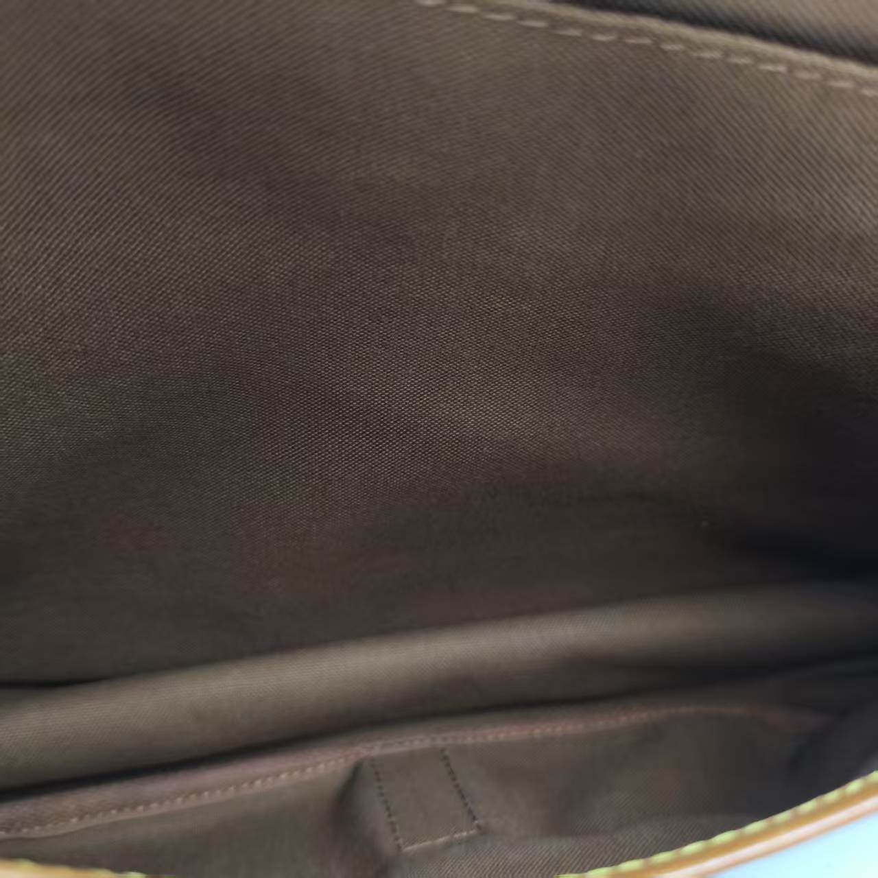 【*Shipped from: China*】LOUIS VUITTON Saumur PU Shoulder Bag — view 9
