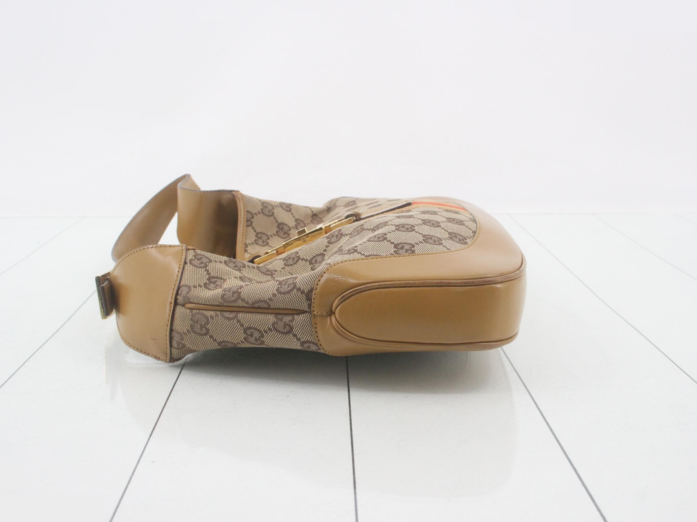 GG Canvas Shoulder Bag — view 4