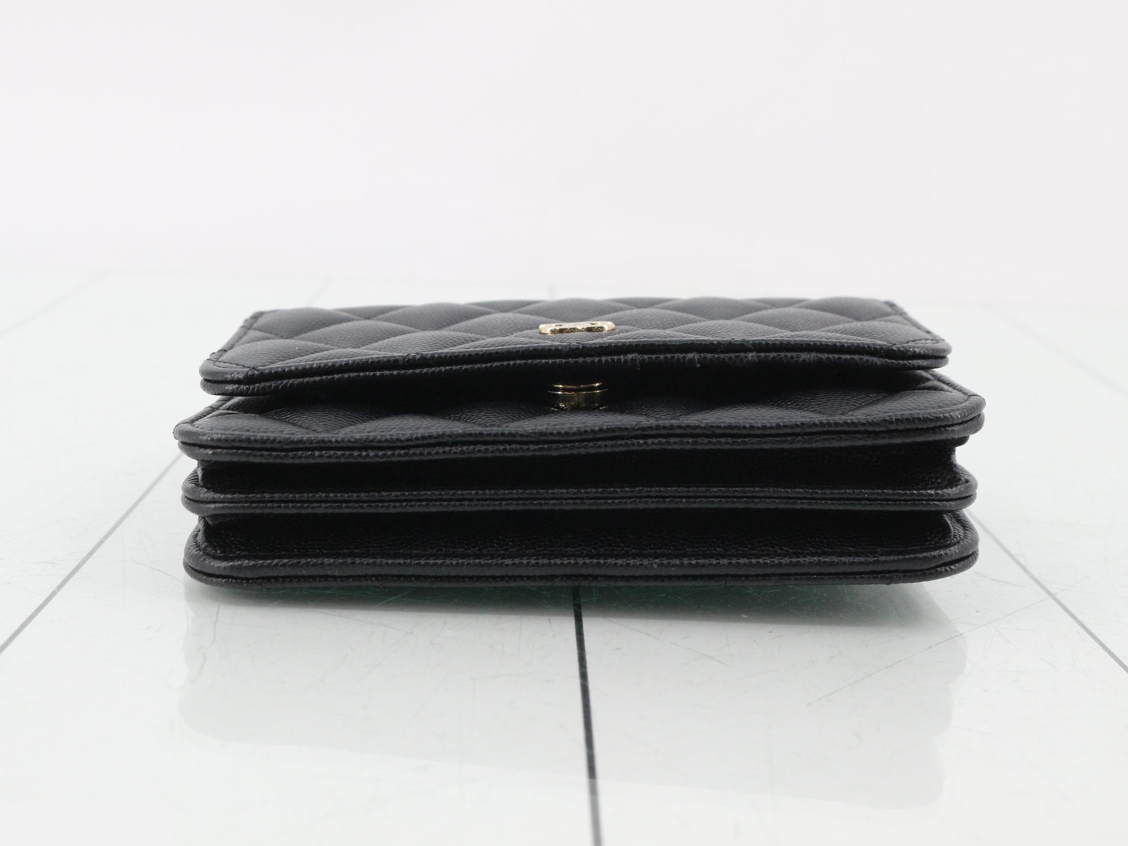 Matelassé Caviar Skin Chain Wallet — view 3