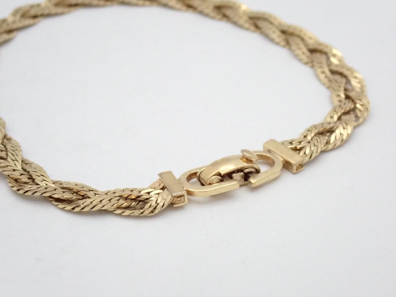 Other items in the line: Precious metal bracelets and bangles (metal), wrist circumference approximately 18.5 cm. — view 3
