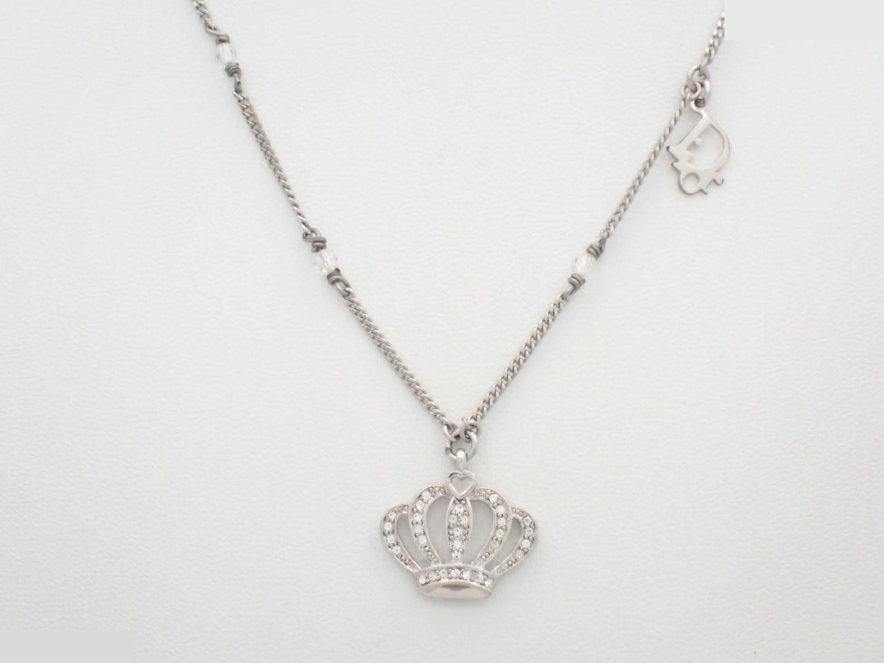 Other lines: Precious metals, necklaces, crowns, rhinestones, silver.