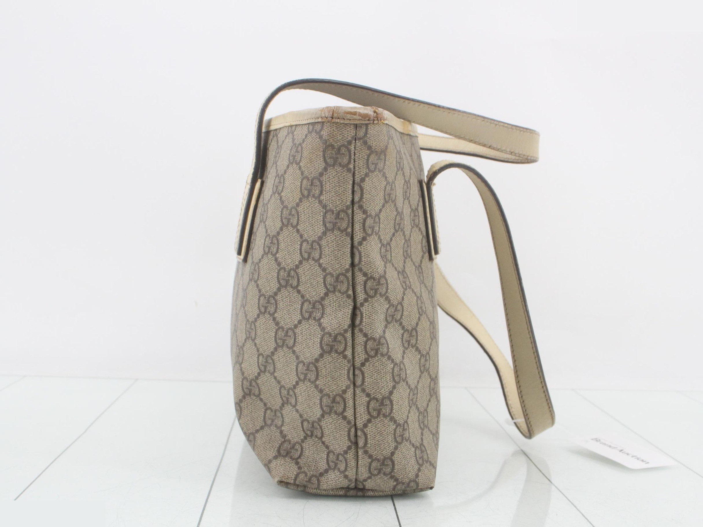 GG Supreme Handbag — view 4